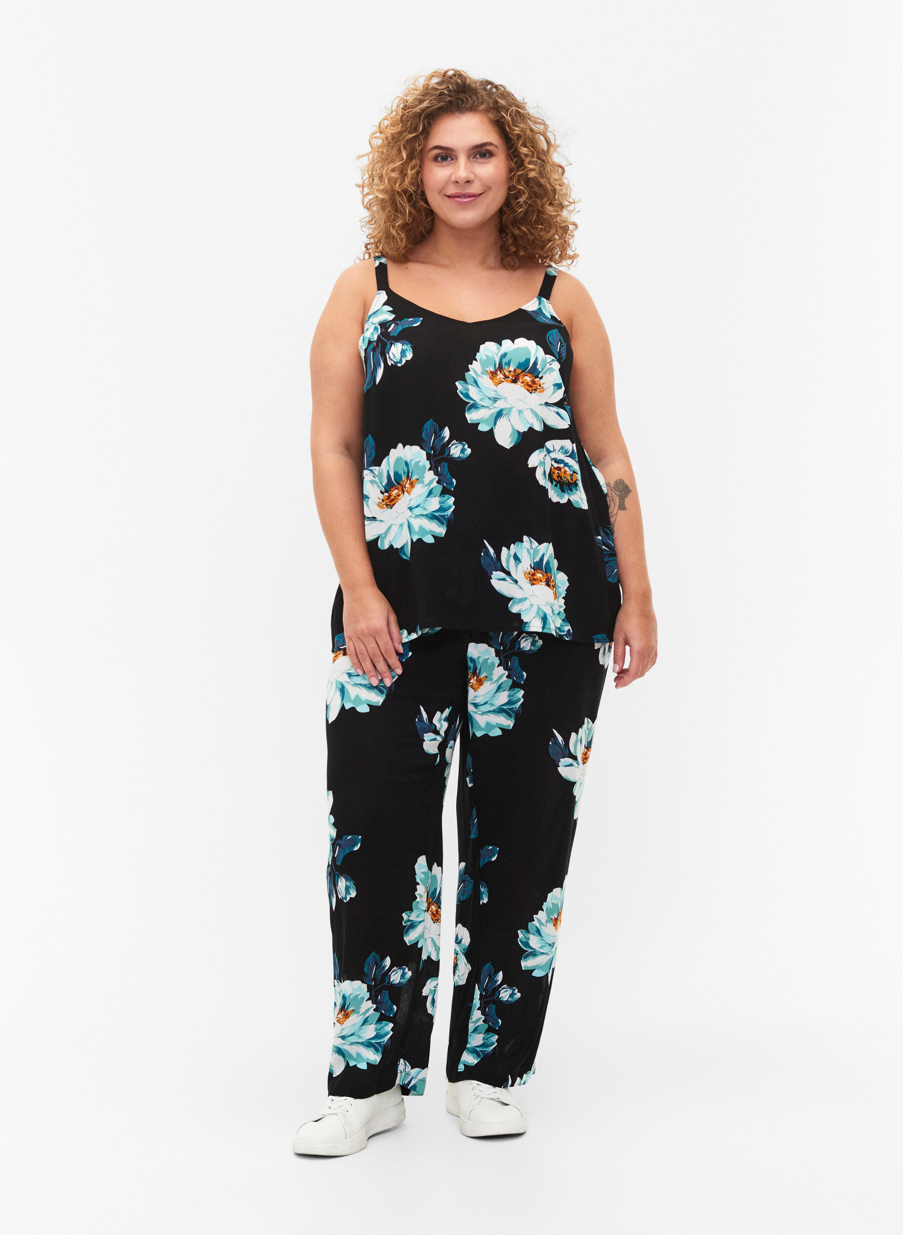 Zizzi Top sans manches en viscose, Black Big Flower, Model image number 2