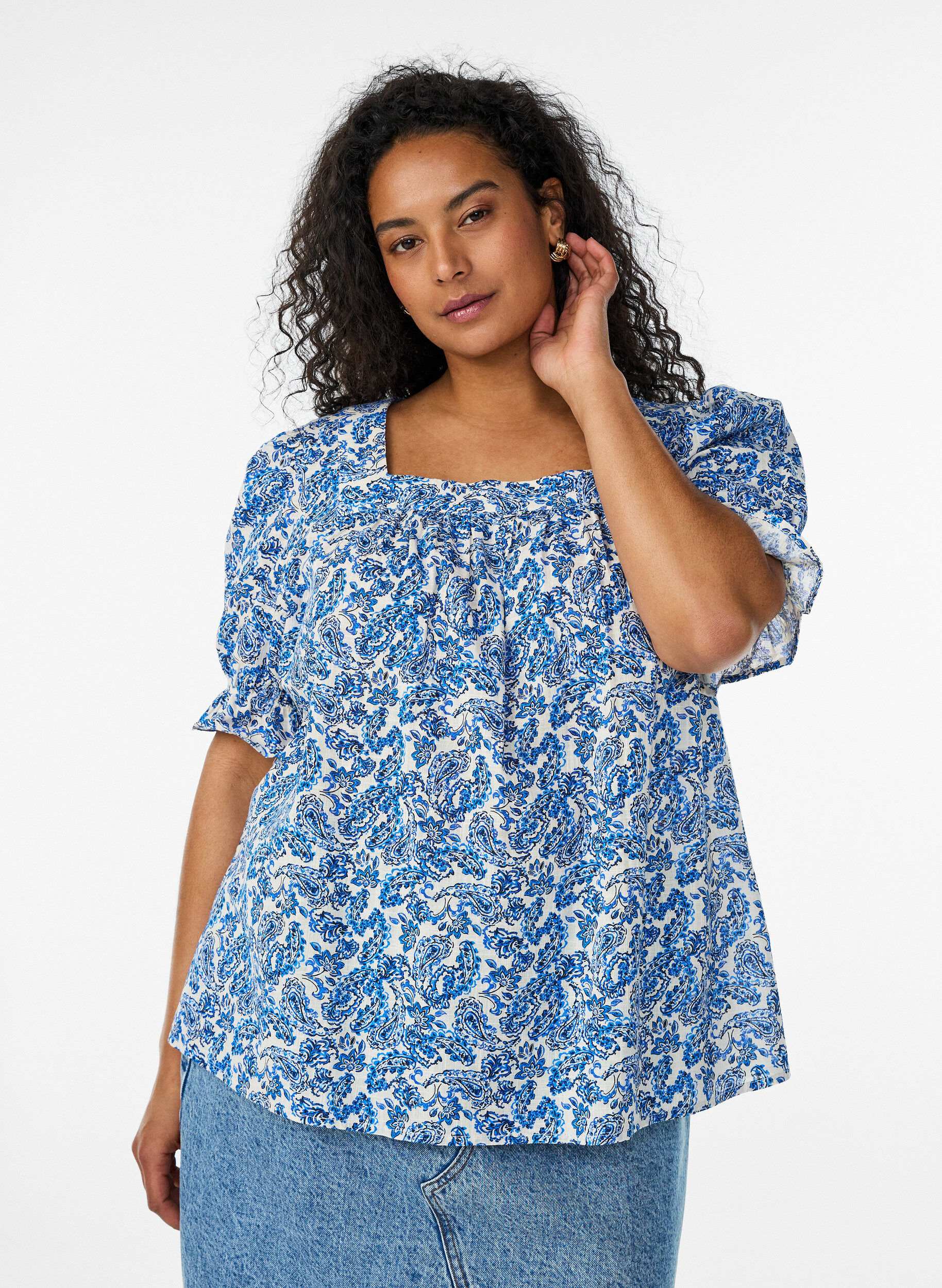 Blouse en coton avec encolure carr&eacute;e, Bleu, Model