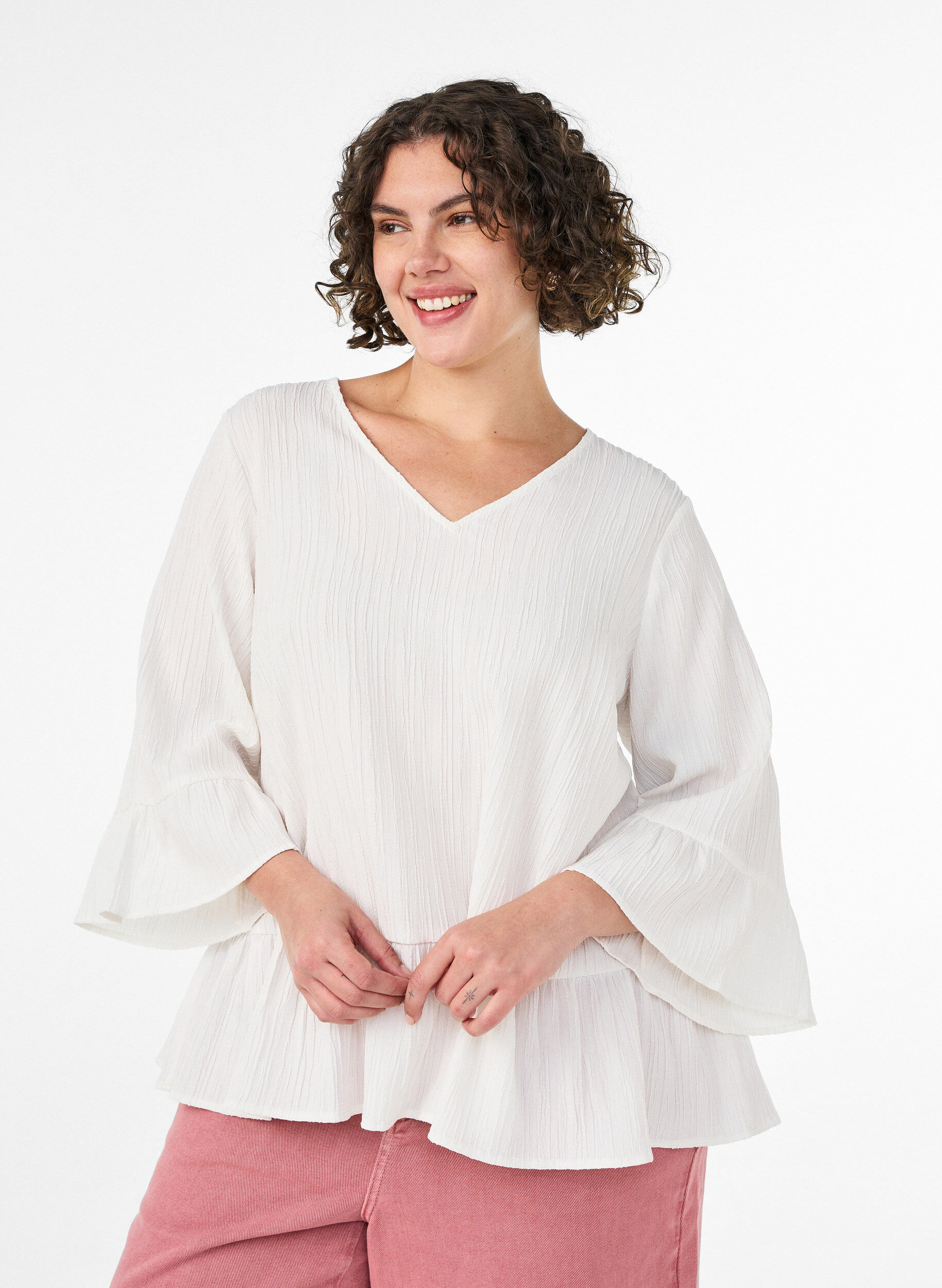 ZizziBluse mit Struktur, V-Ausschnitt und R&uuml;schen, Vanille, Model image number 0