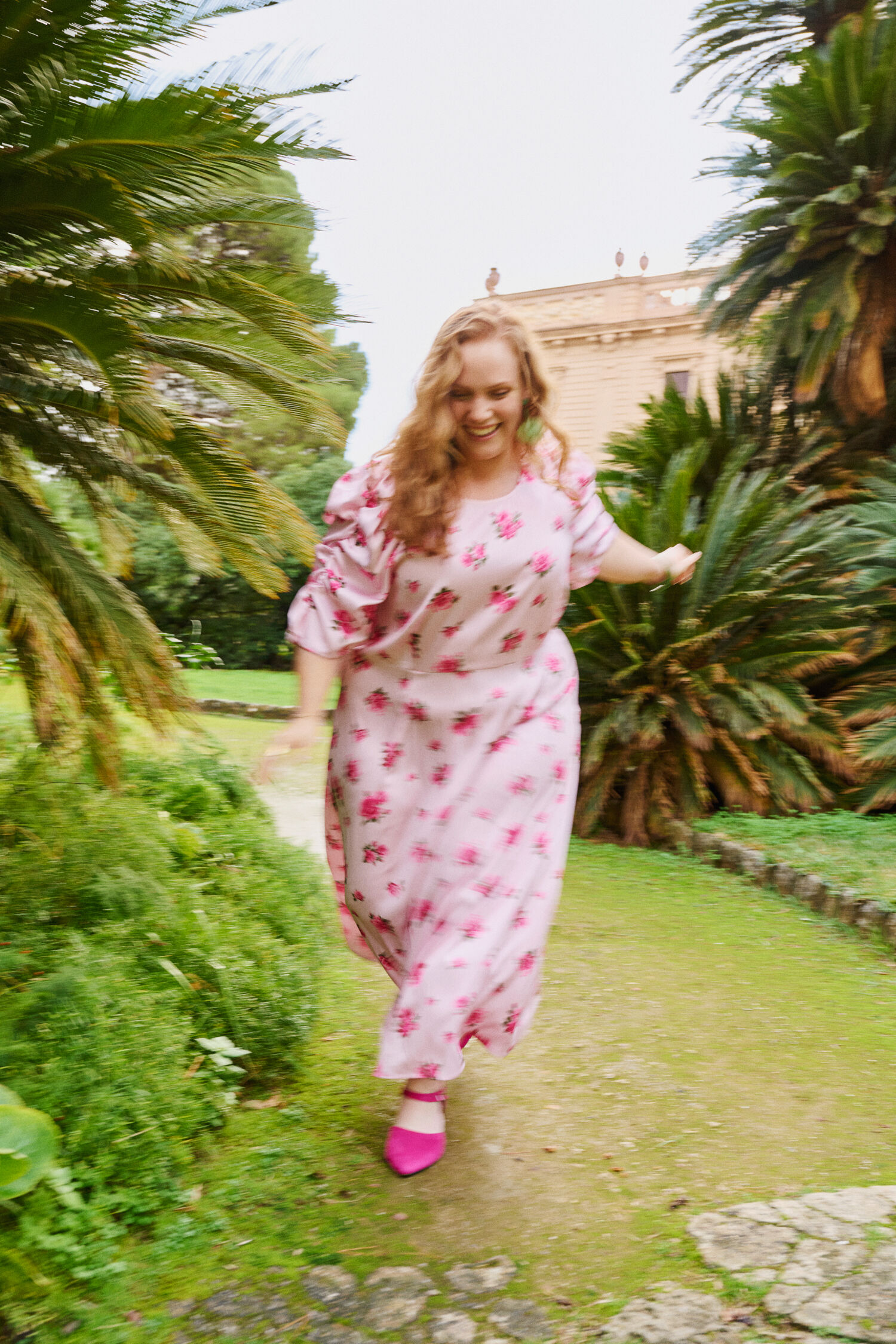 Zizzi Robe portefeuille &agrave; imprim&eacute; fleuri, , Model