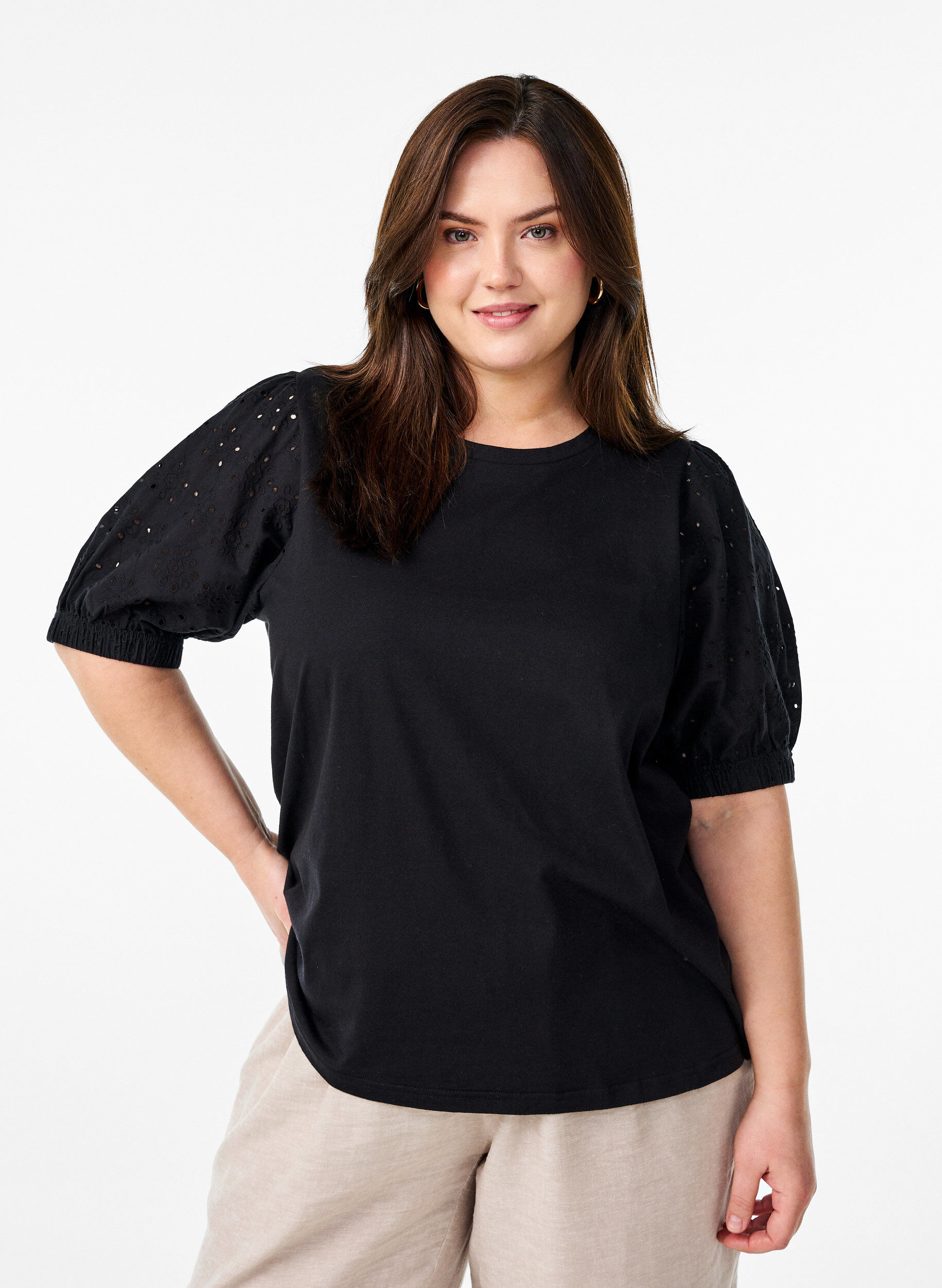 T-shirt avec des manches en broderie anglaise, Noir, Model