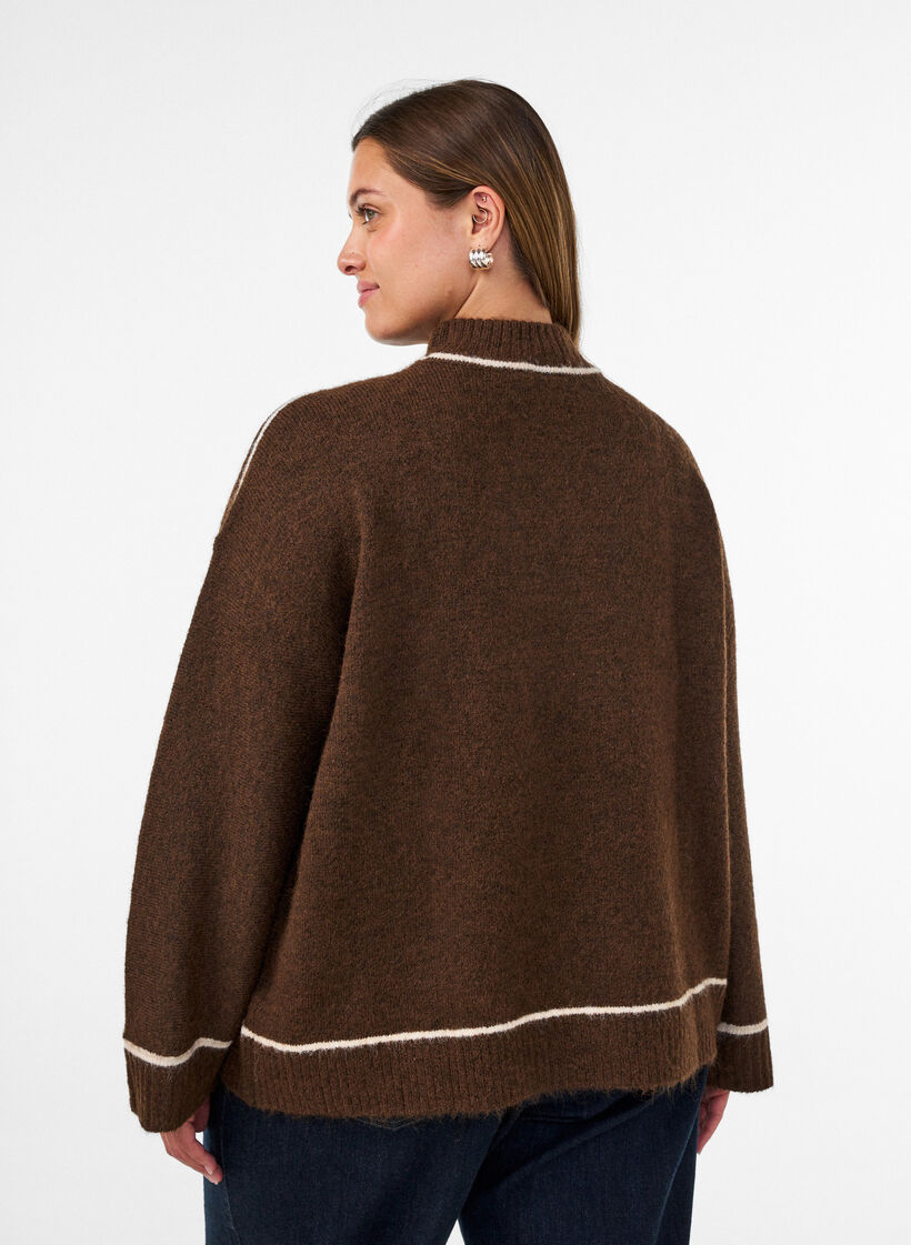 Strickpullover mit Rollkragen und Kontraststreifen, Braun, Model image number 2