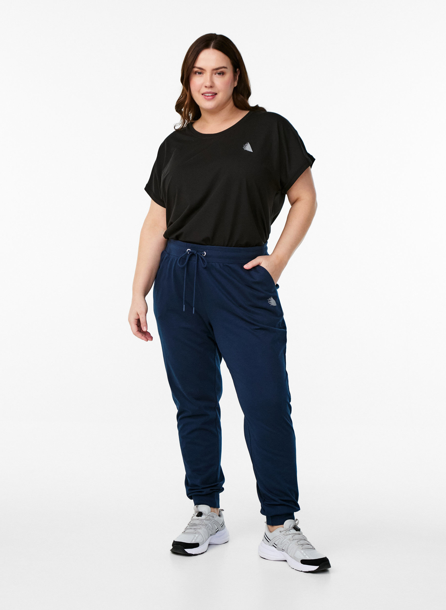 Lockere Trainingshose mit Taschen, Blau, Model