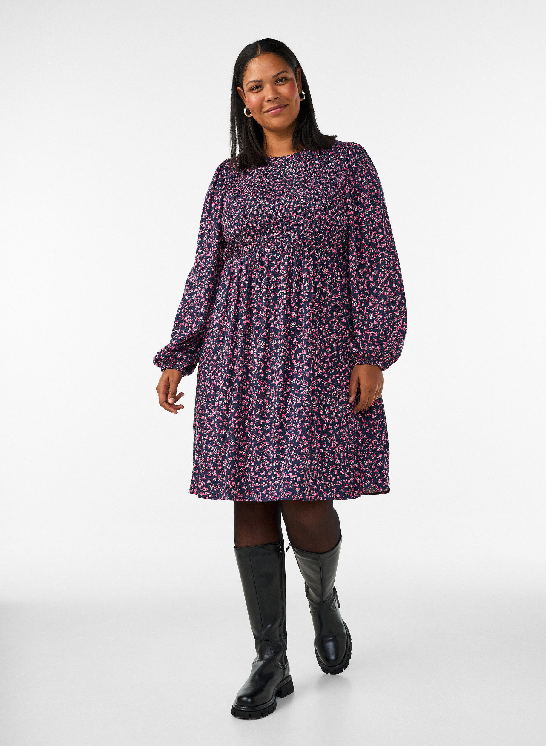 ZizziRobe avec haut smock&eacute; et imprim&eacute; &agrave; petites fleurs, Bleu, Model image number 1