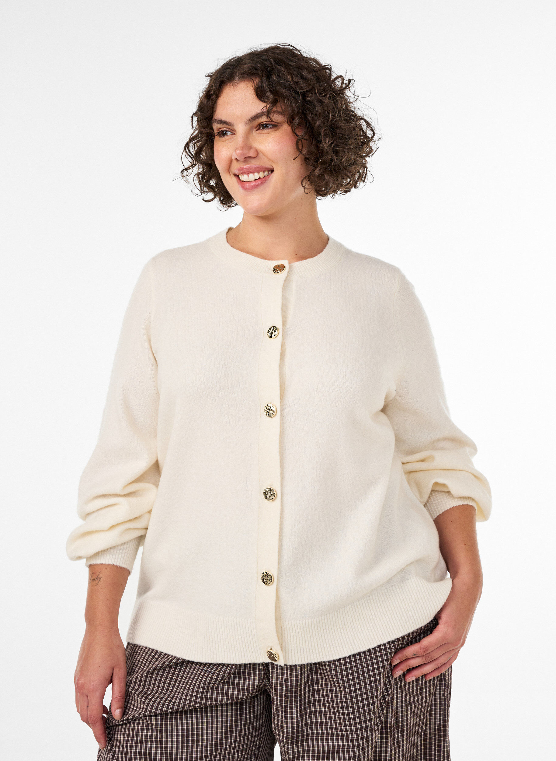 ZizziCardigan en maille douce avec boutons dor&eacute;s, Vanille, Model image number 0