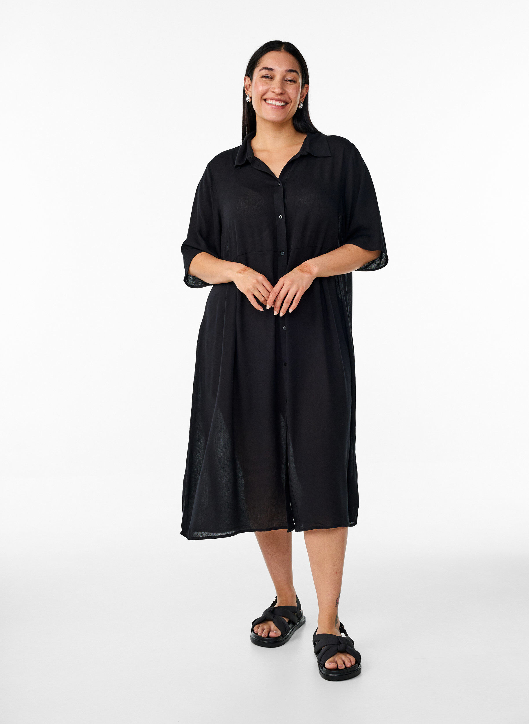 Robe chemise mi-longue &agrave; manches courtes, Noir, Model