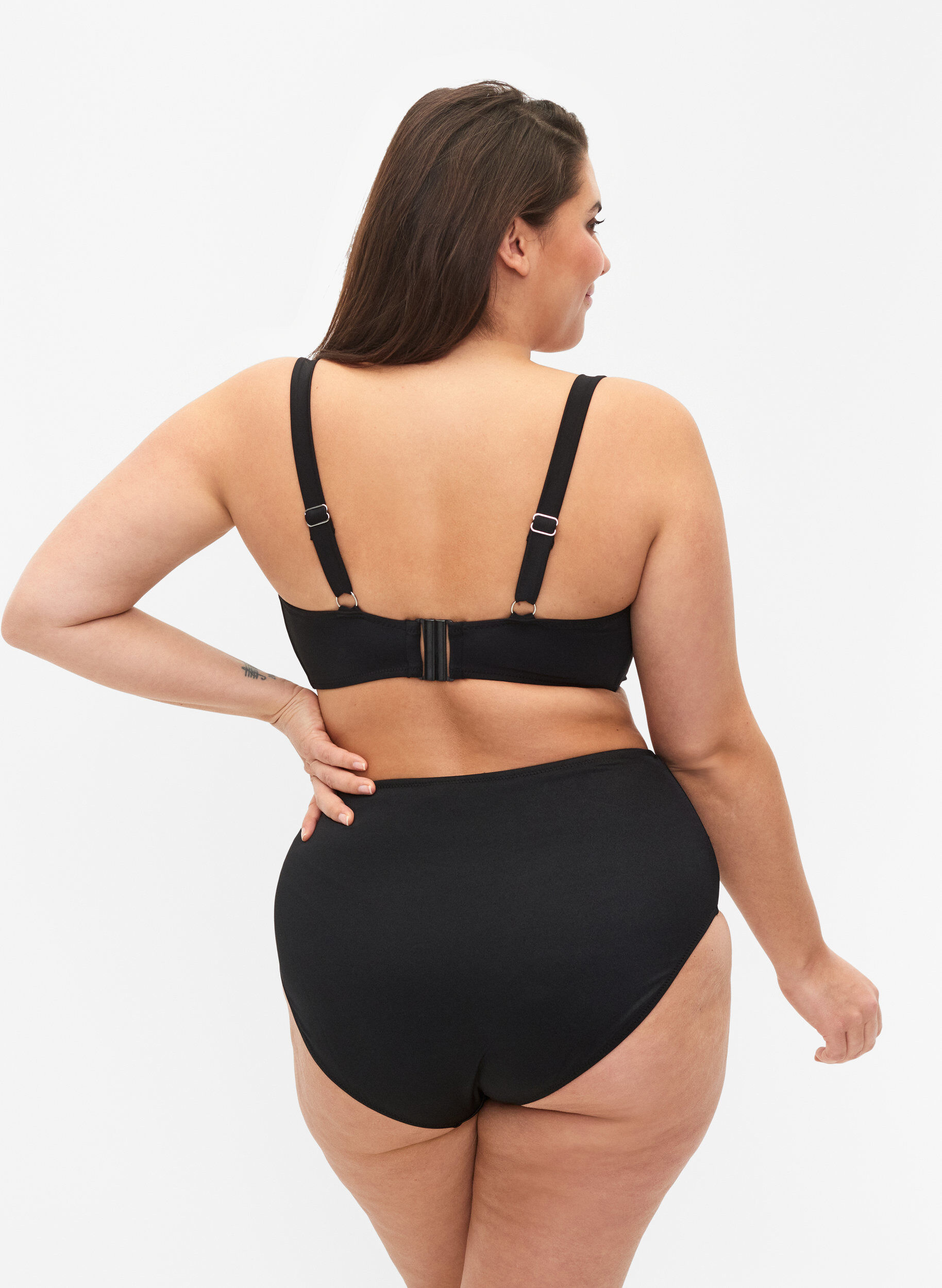 Zizzi Bas de bikini avec taille r&eacute;guli&egrave;re, Noir, Model image number 1