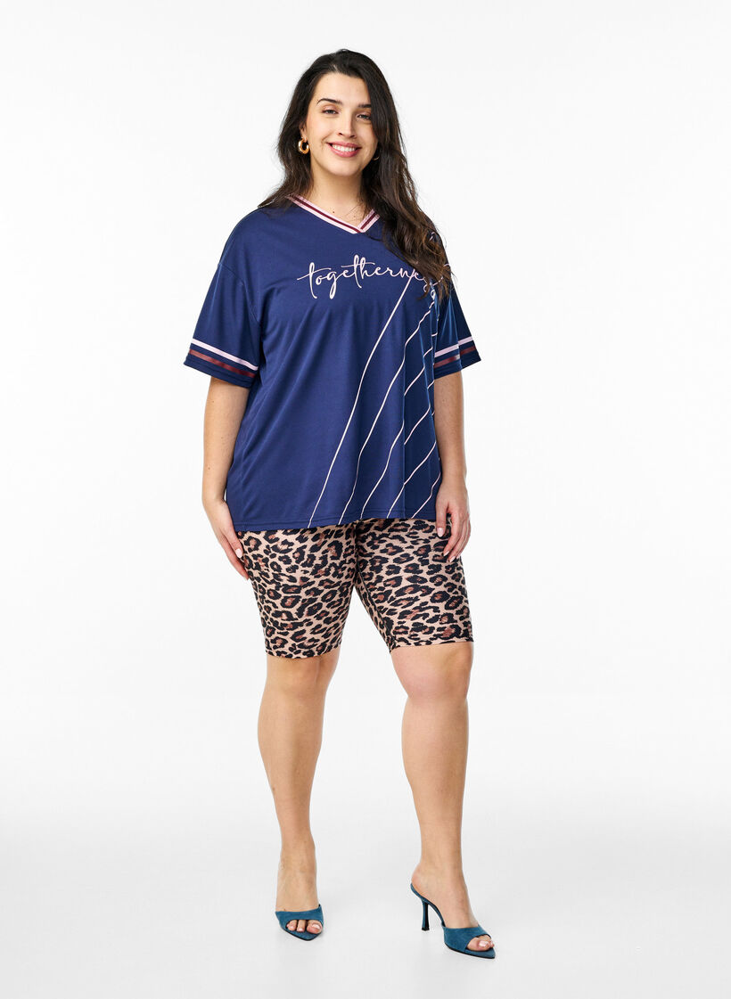 Enge Shorts mit seitlichen Taschen, Braun, Model image number 1