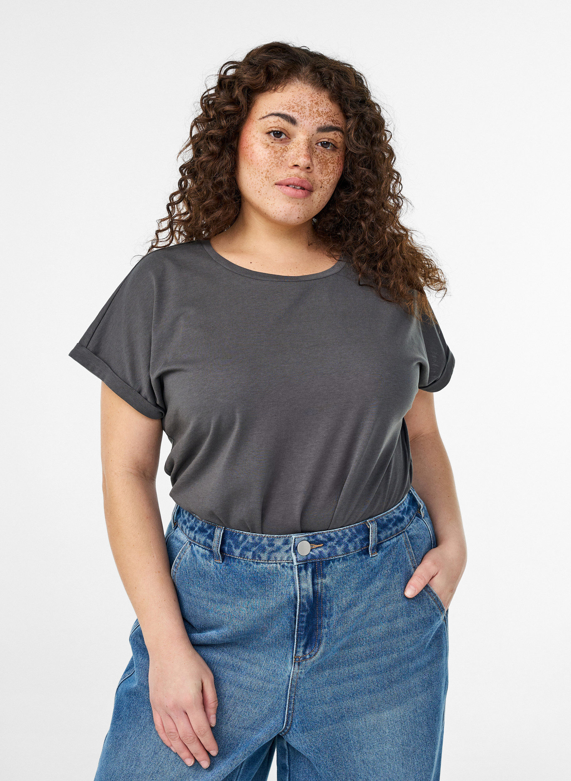 Zizzi Kurz&auml;rmeliges T-Shirt aus einer Baumwollmischung, Grau, Model image number 0