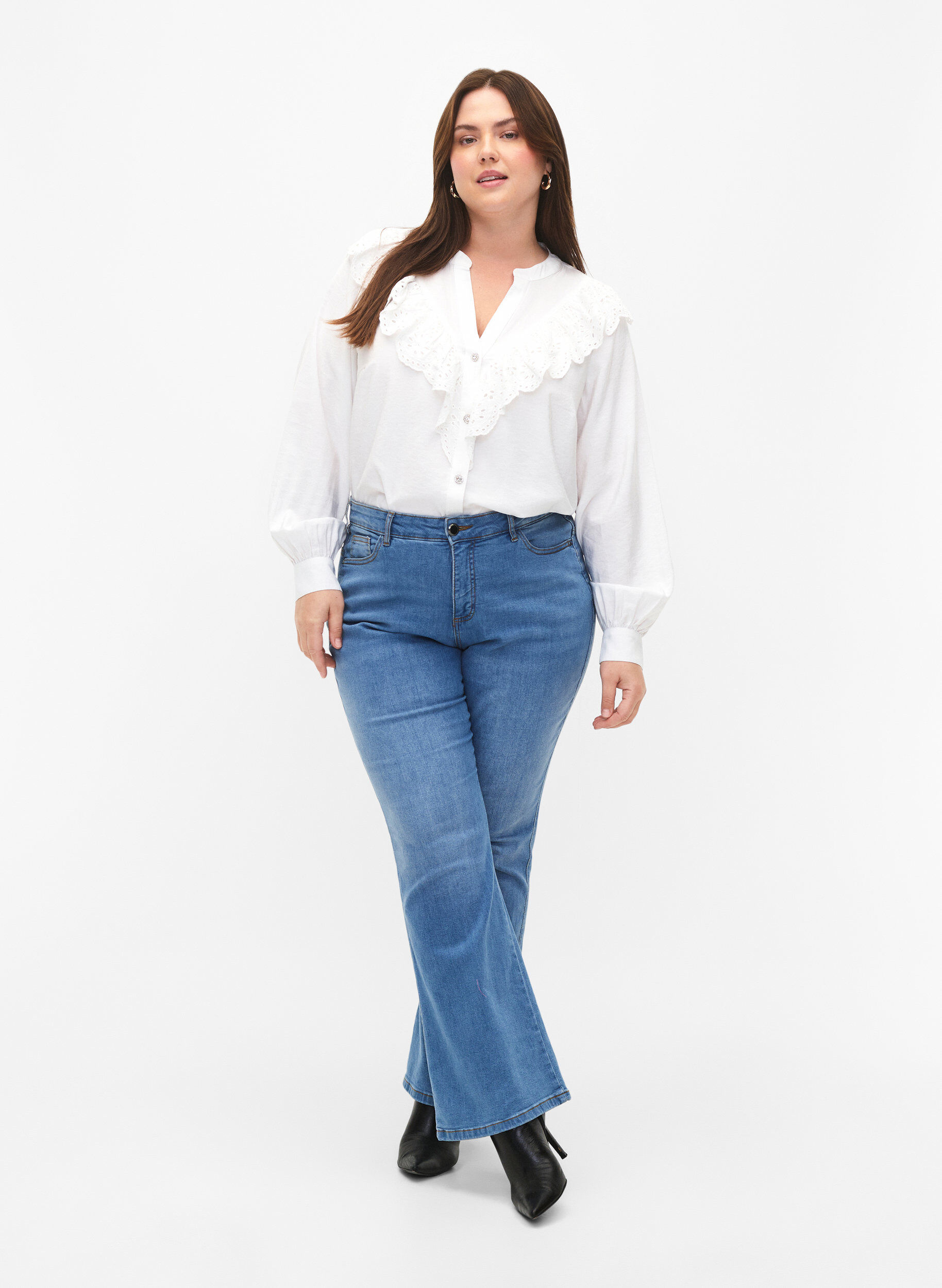 Zizzi Chemisier en viscose avec volants, Bright White, Model image number 2