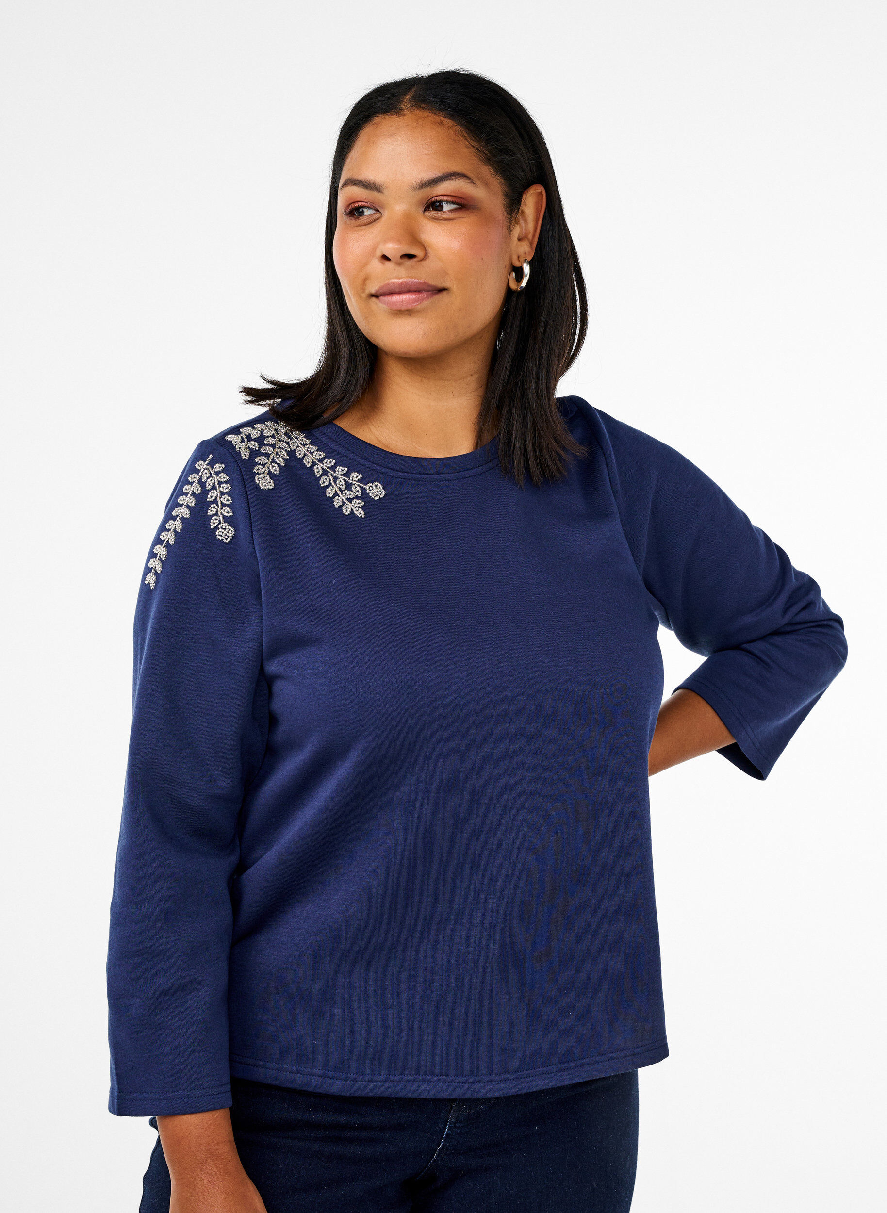 Kurzer Sweatshirt mit Perlendetails, Blau, Model