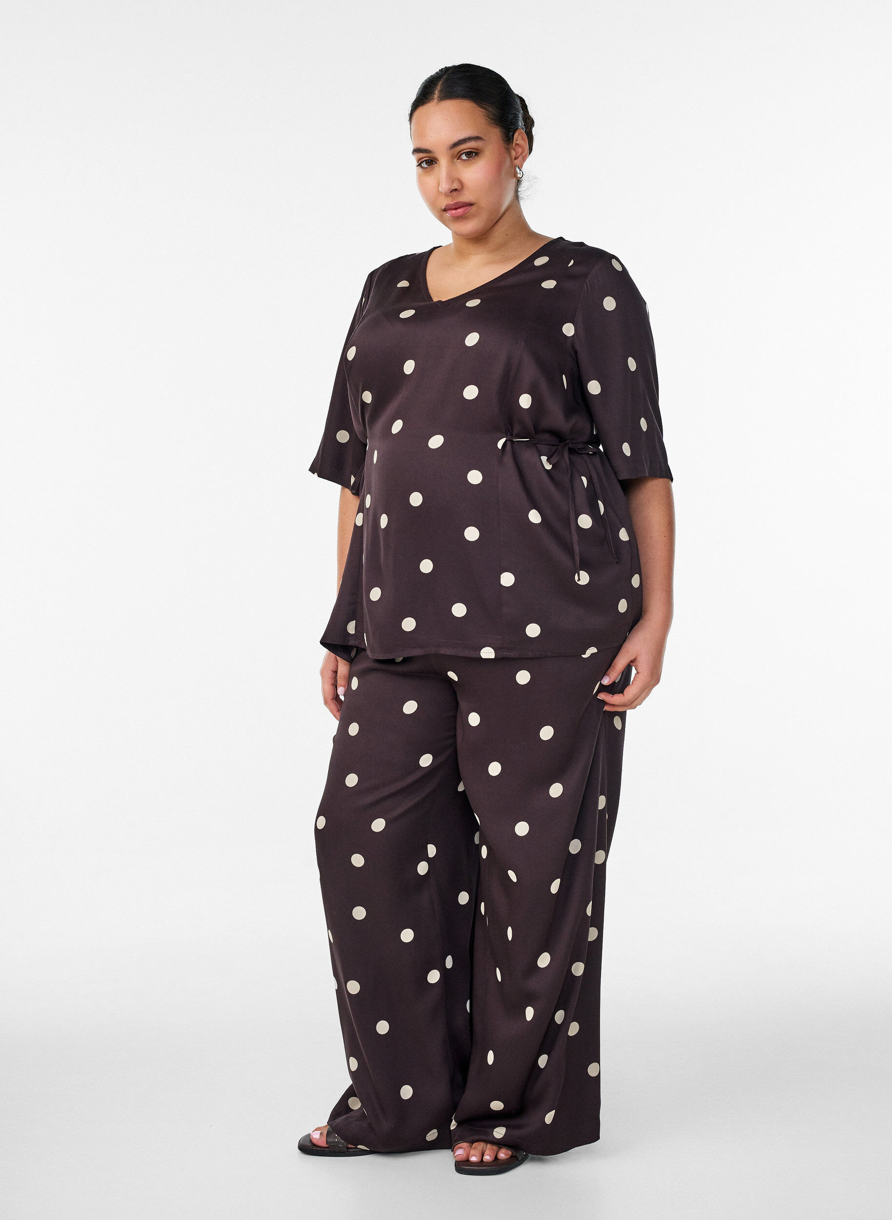 ZizziPantalon en viscose &agrave; pois et &agrave; coupe ample, Marron, Model image number 1