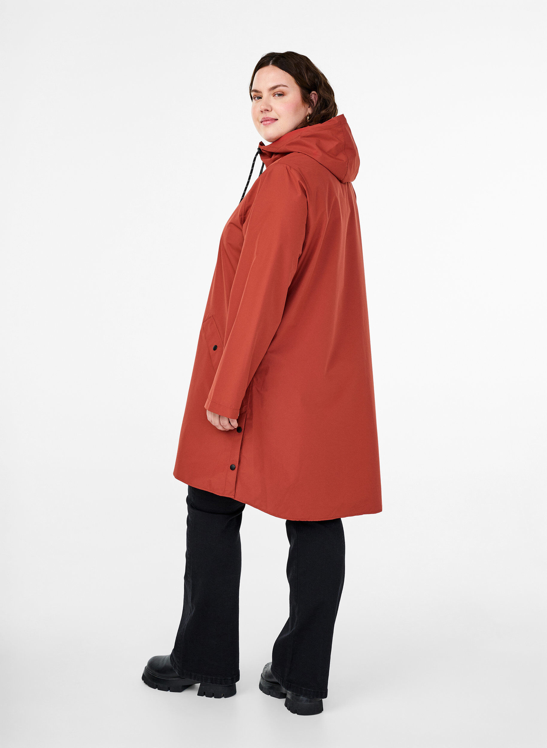 Zizzi Regenjacke mit Taschen und Kapuze, Rot, Model image number 2