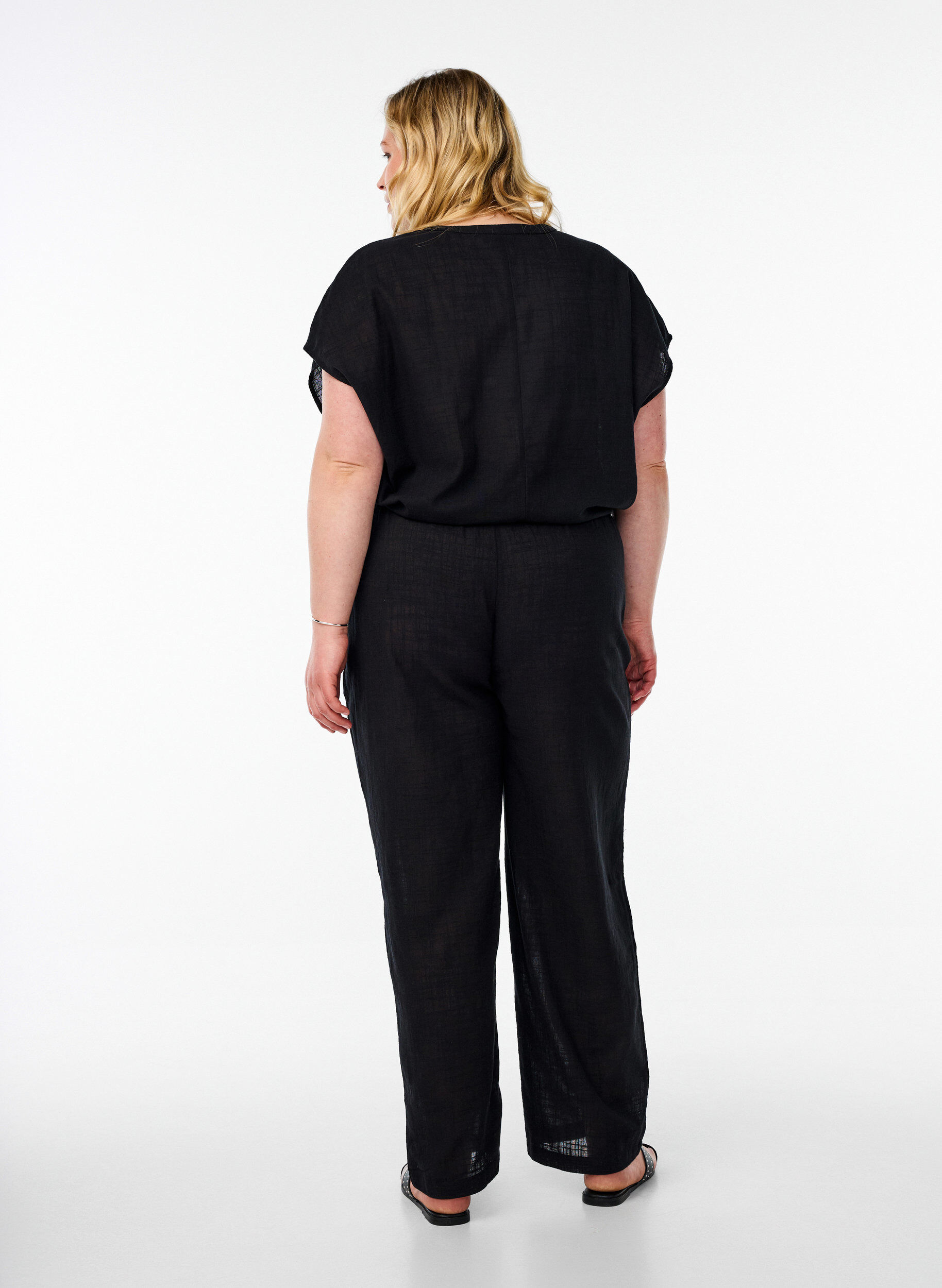 Zizzi FLASH - Gerade geschnittene Hose mit hoher Taille, Schwarz, Model image number 1
