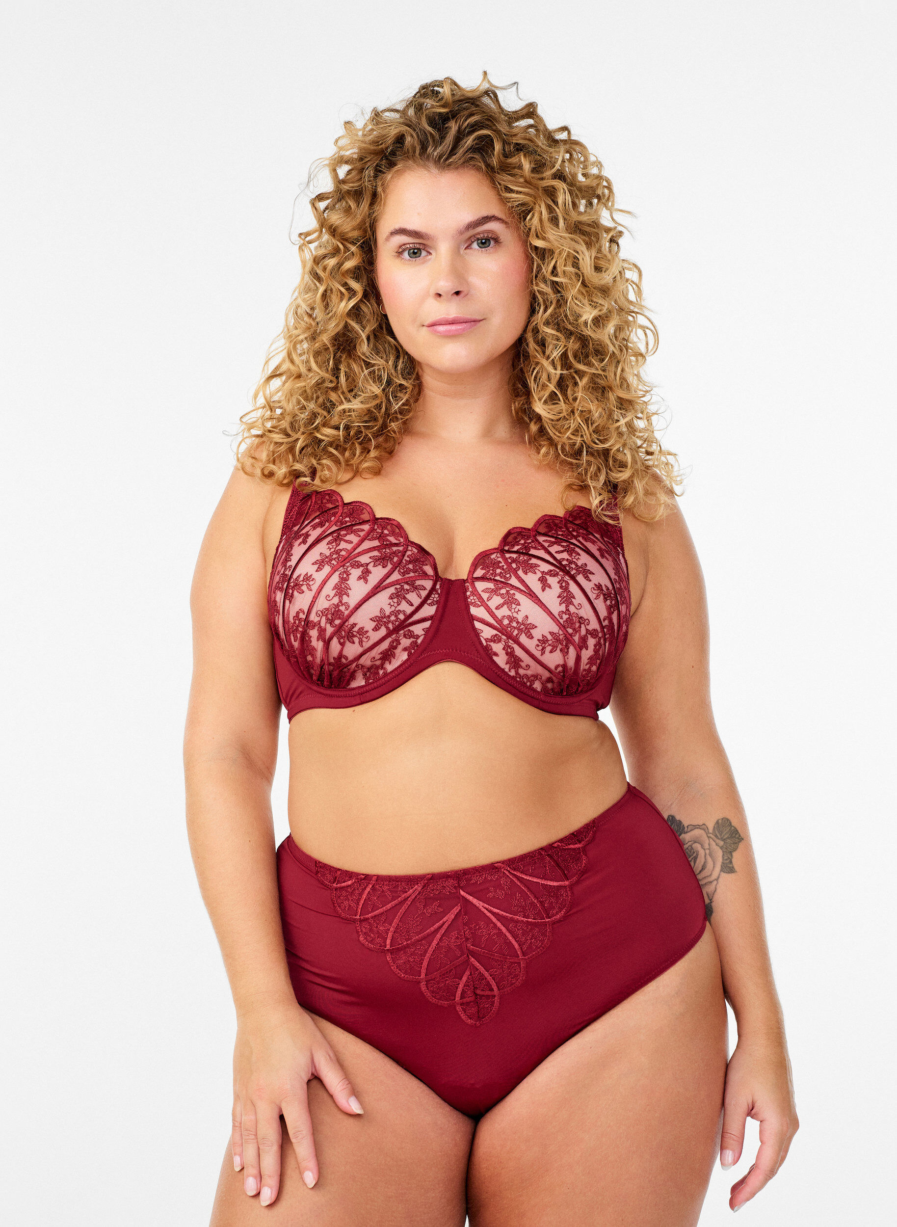 Zizzi Hipster-String aus Mikrofaser mit Spitzendetails, Dunkles Bordeaux, Model image number 0