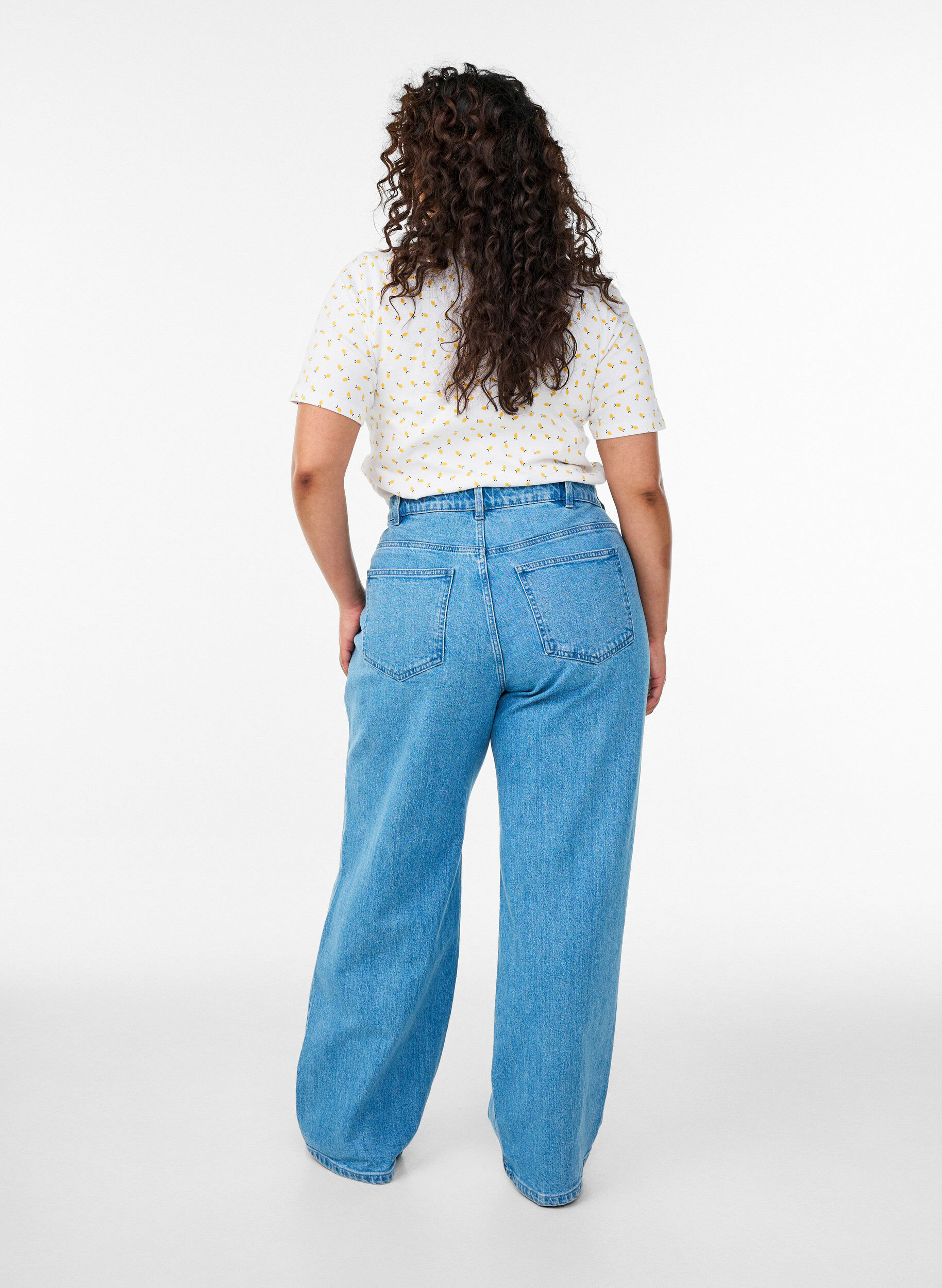 Zizzi T-Shirt aus Baumwolle mit Allover-Druck, Wei&szlig;, Model image number 2