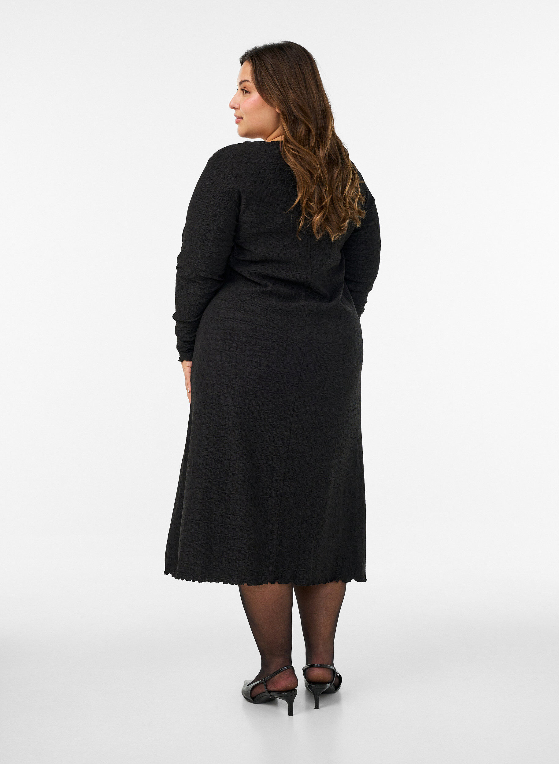 ZizziRobe midi avec une texture ondul&eacute;e et des manches longues, Noir, Model image number 2