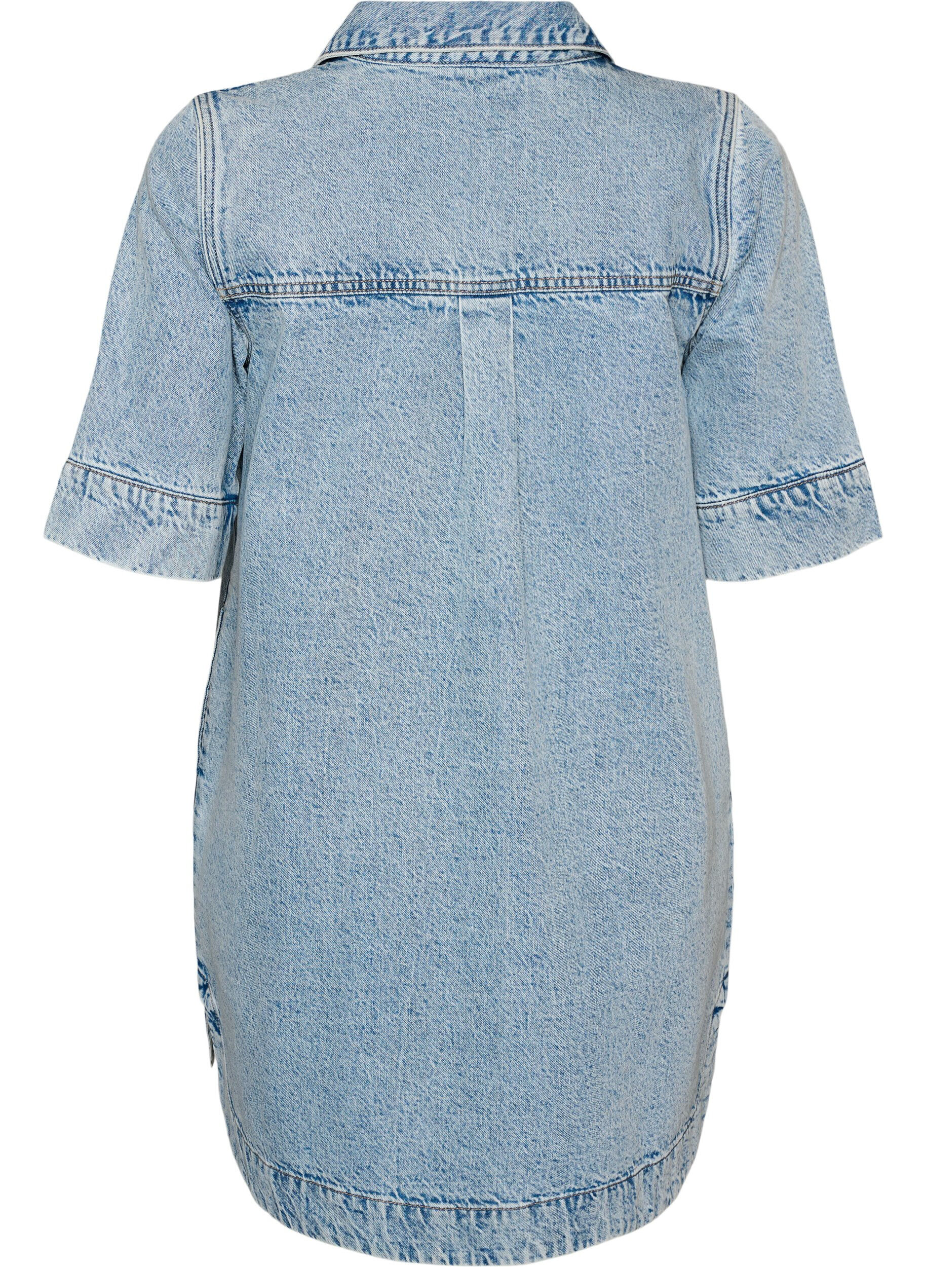 Zizzi Robe en jean &agrave; manches courtes avec un col et une fermeture boutonn&eacute;e, Bleu Clair, Packshot image number 1