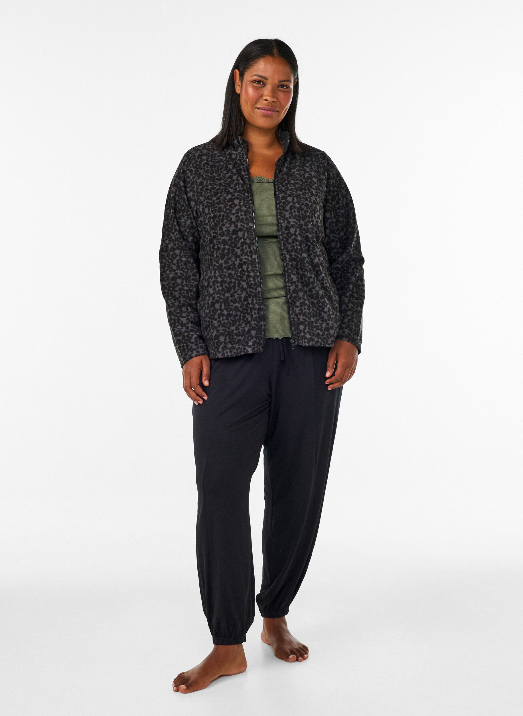 ZizziFleecejacke mit Leopardenmuster und hohem Kragen, Schwarz, Model image number 1