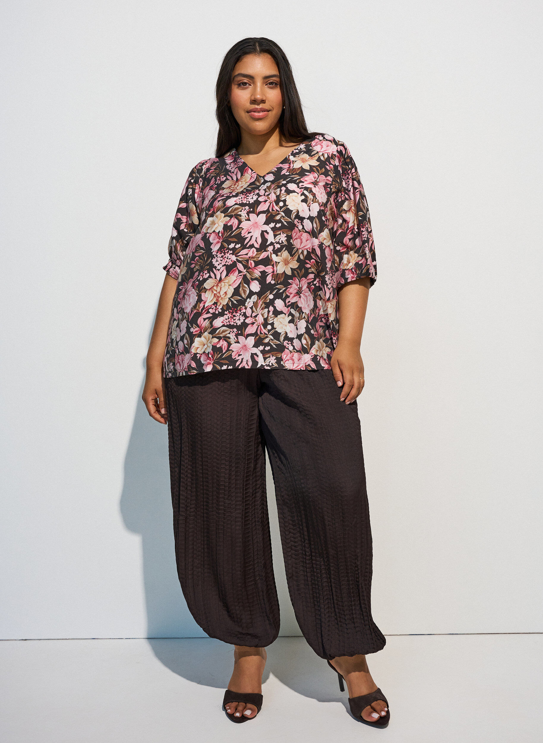 ZizziBlouse en viscose avec col en V, Rose, Model image number 1
