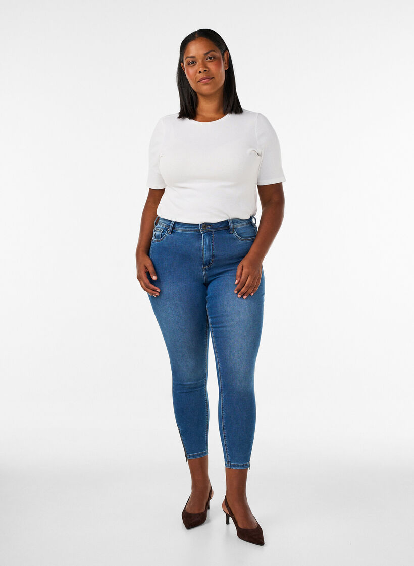 Kurze Amy Jeans mit Rei&szlig;verschlussdetail., Blau, Model image number 1