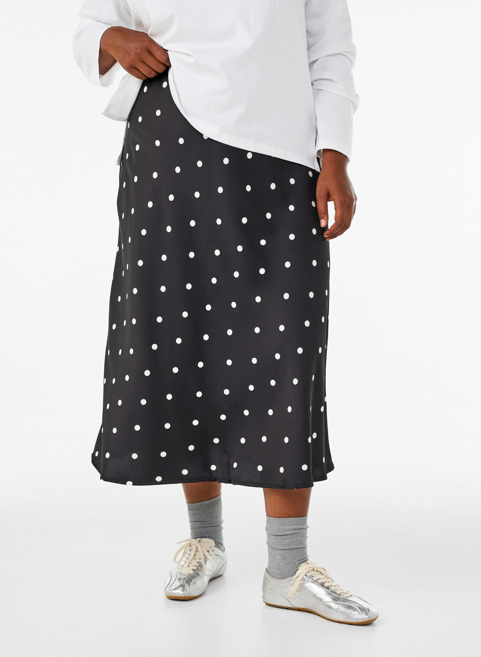 ZizziJupe midi en satin, Noir, Model image number 2