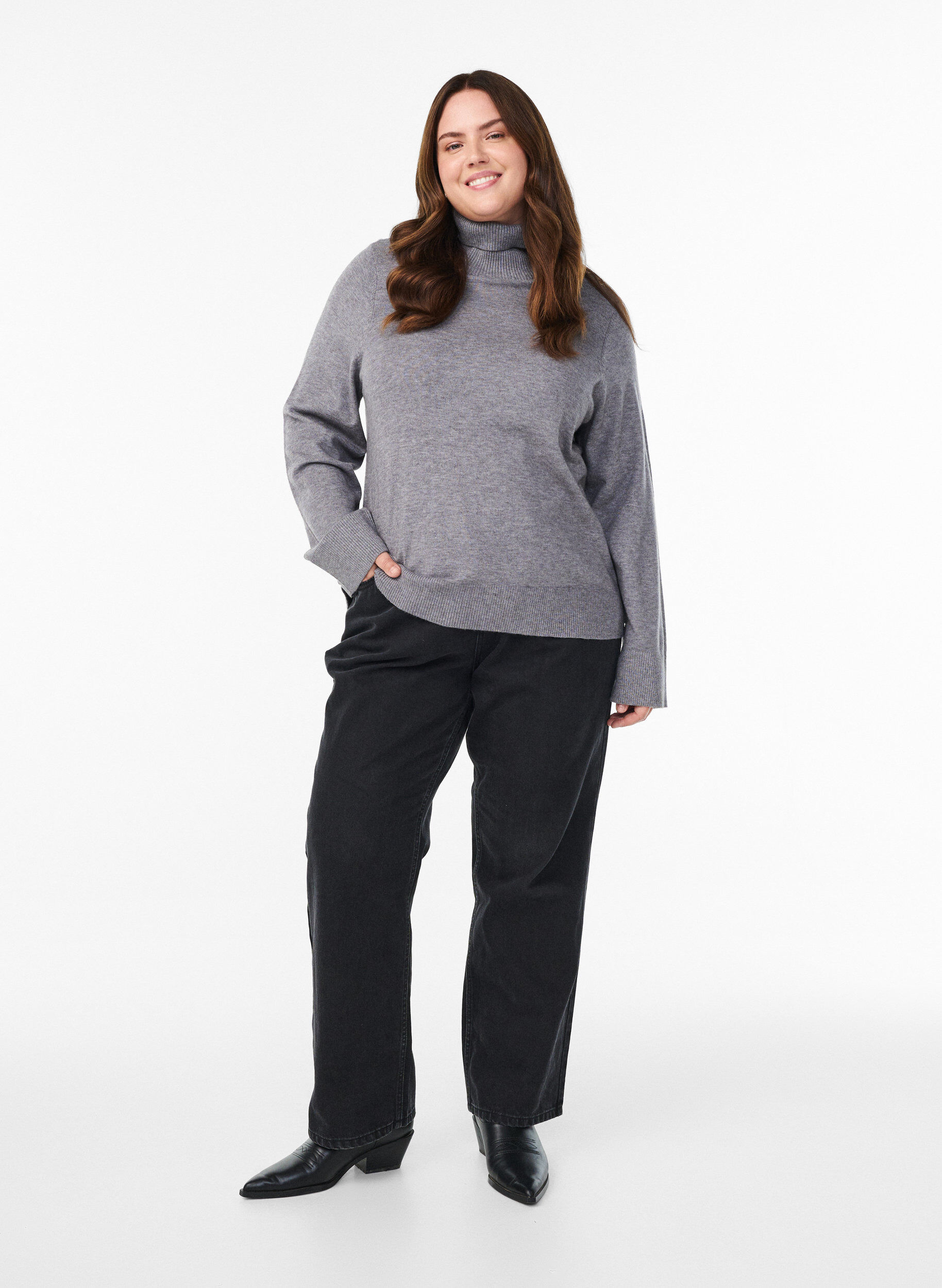 Zizzi Strickbluse mit Rollkragen und seitlichen Kn&ouml;pfen, Grau, Model image number 1