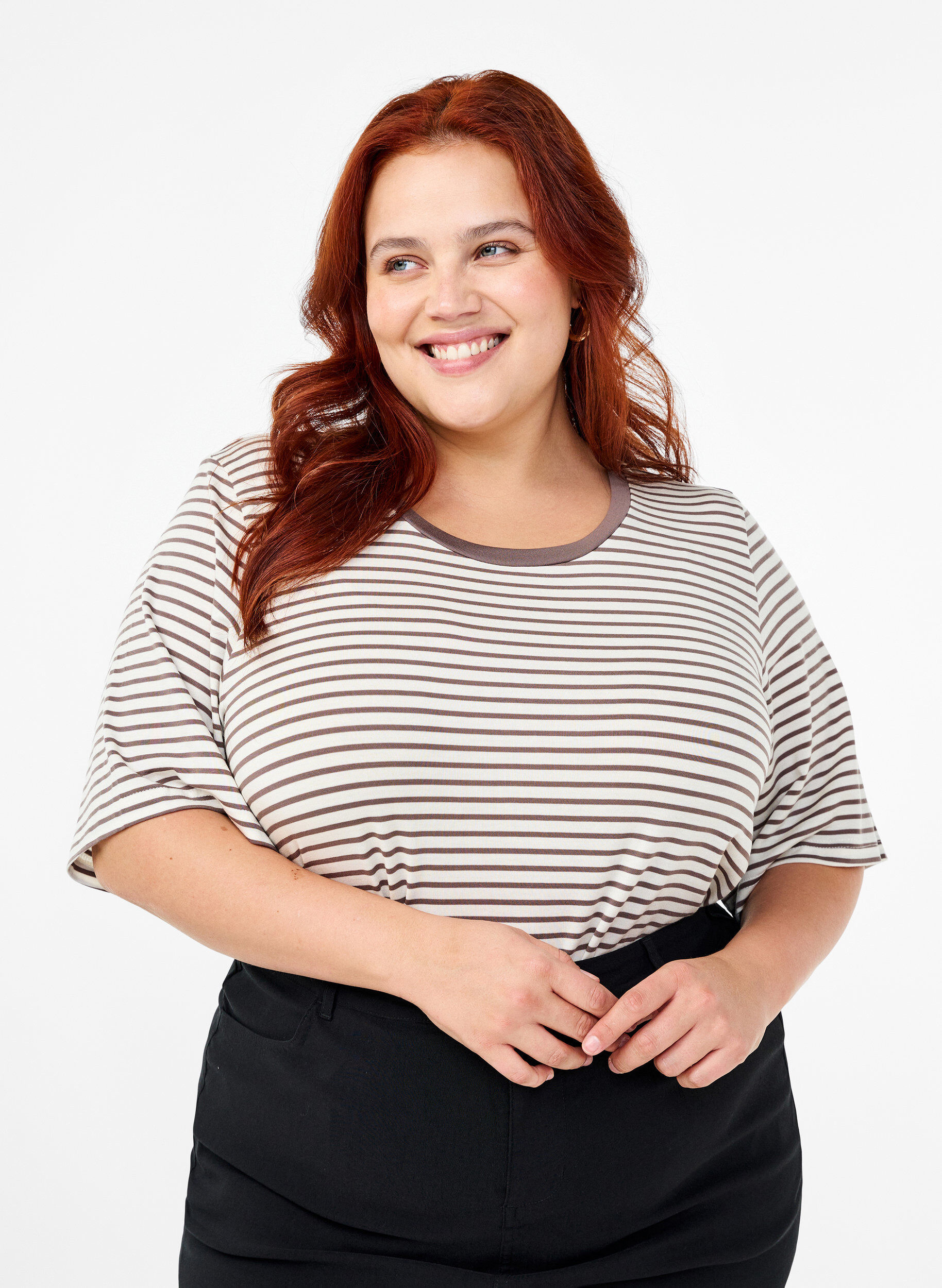 Zizzi T-shirt ray&eacute; en Lyocell &agrave; col rond, Camel, Model image number 0