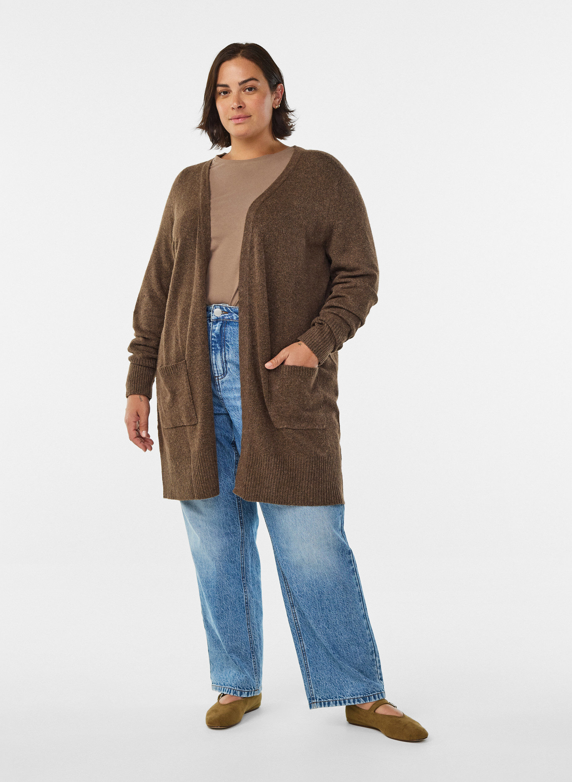Zizzi Strickjacke mit Rippenstrick und Taschen, Braun, Model image number 1