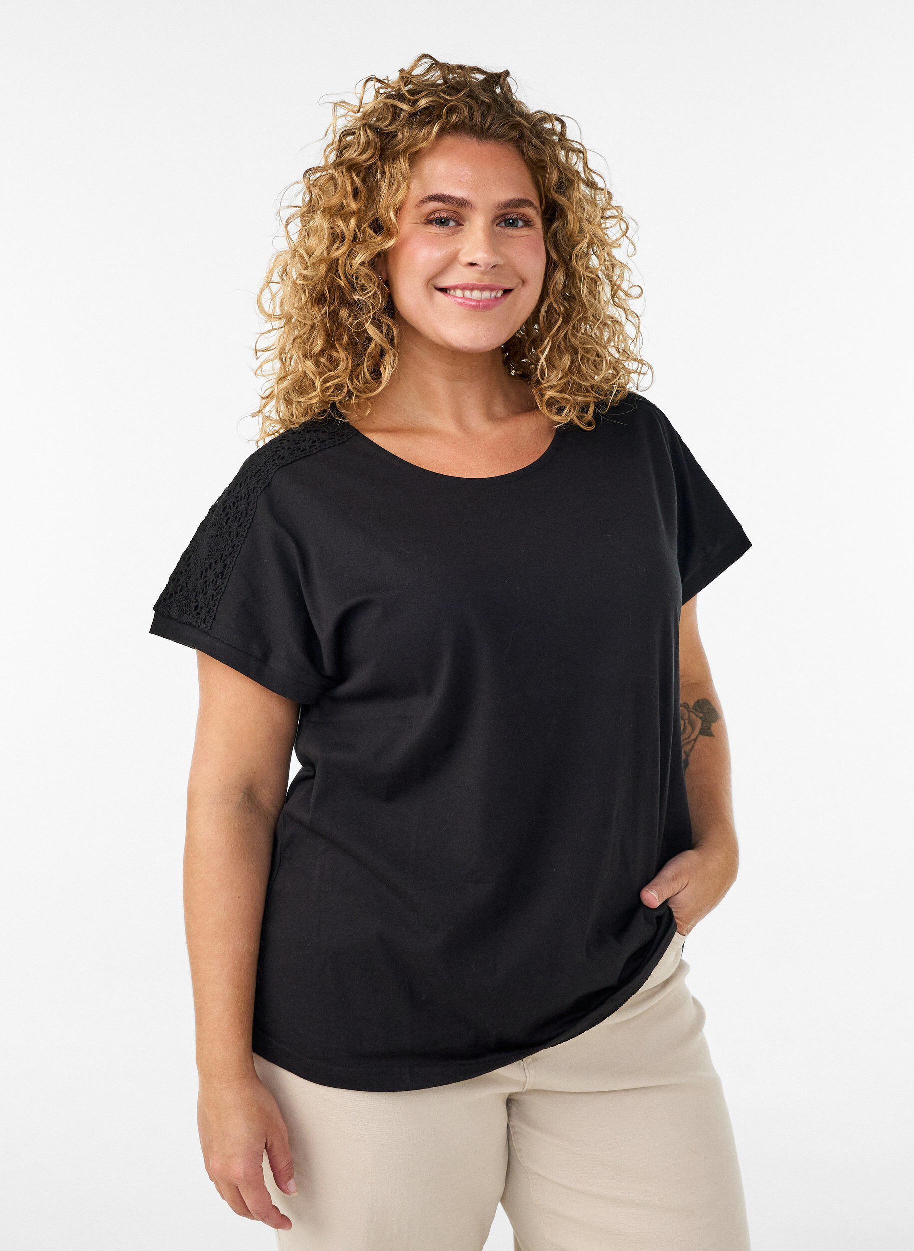 ZizziT-shirt en coton avec d&eacute;tails au crochet, Noir, Model image number 0