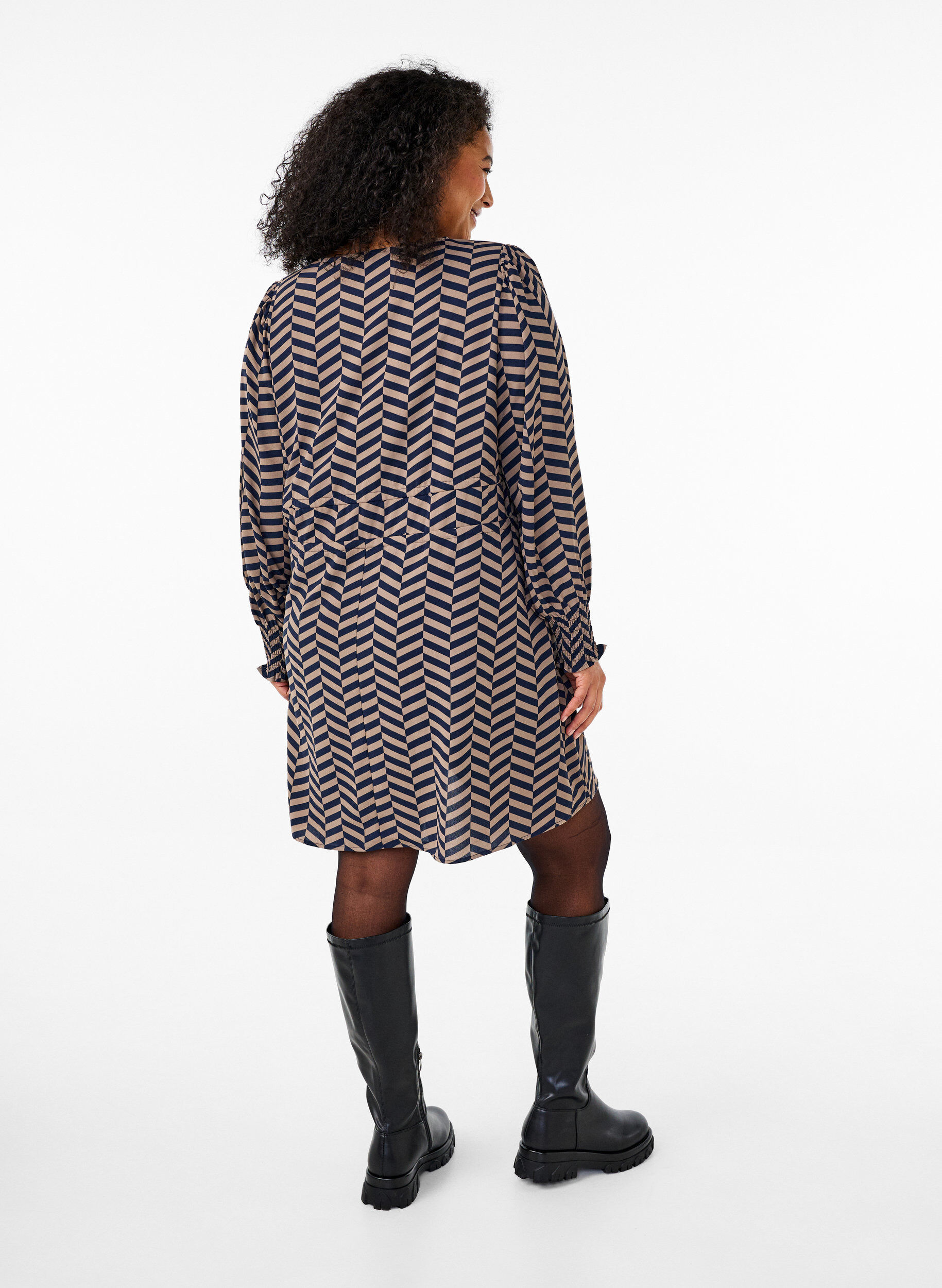 Zizzi Kleid mit Bindeg&uuml;rtel in der Taille, Blau, Model image number 2