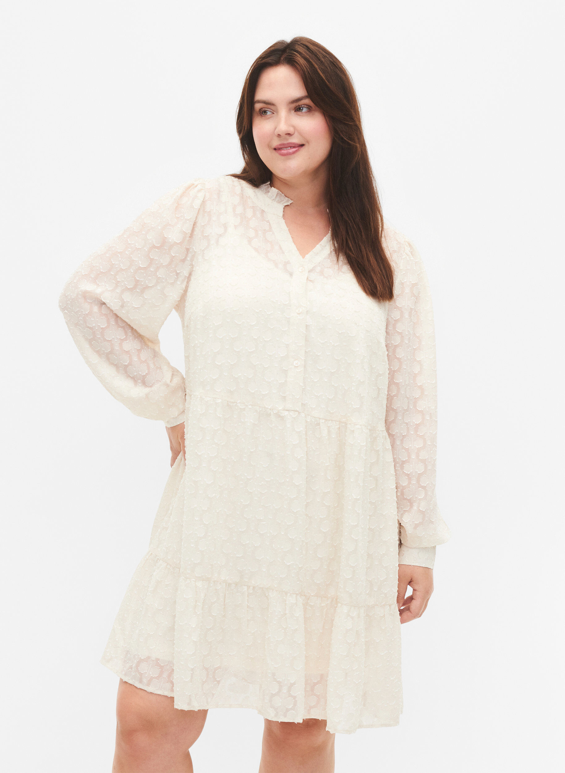 Zizzi Robe en jacquard avec col &agrave; volants, Birch, Model image number 0