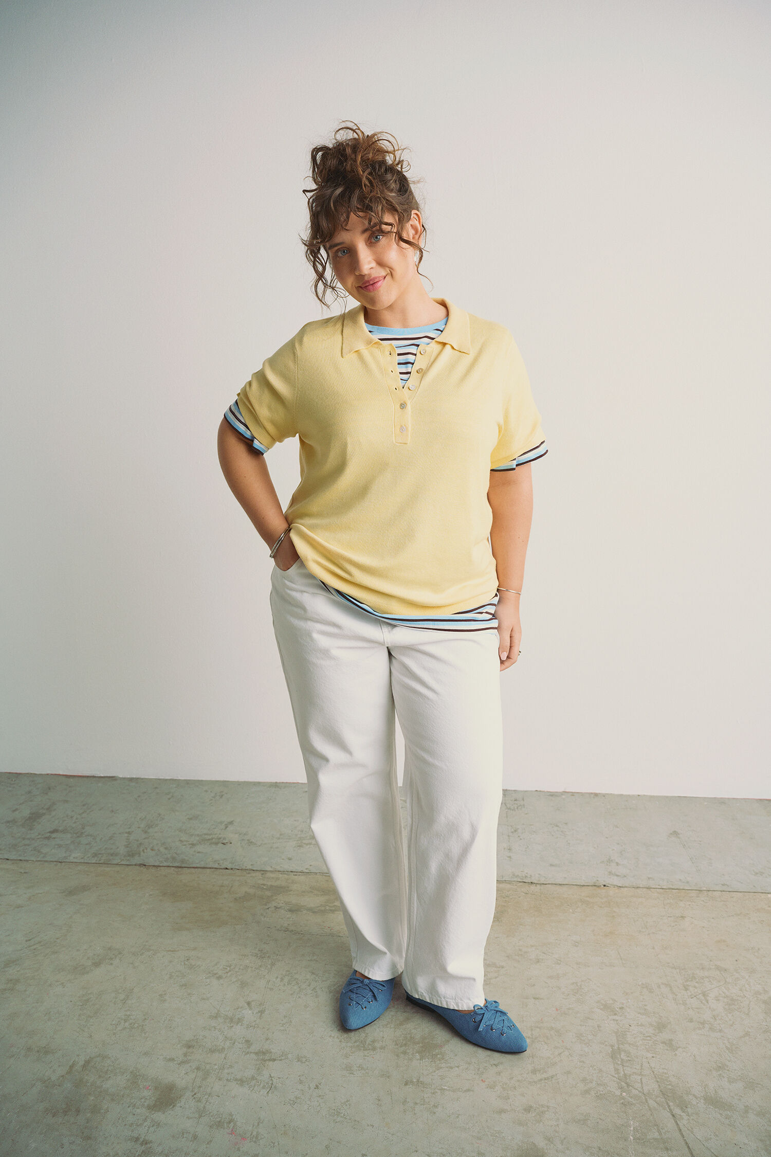 Strickpolo in hellen Farben, , Model