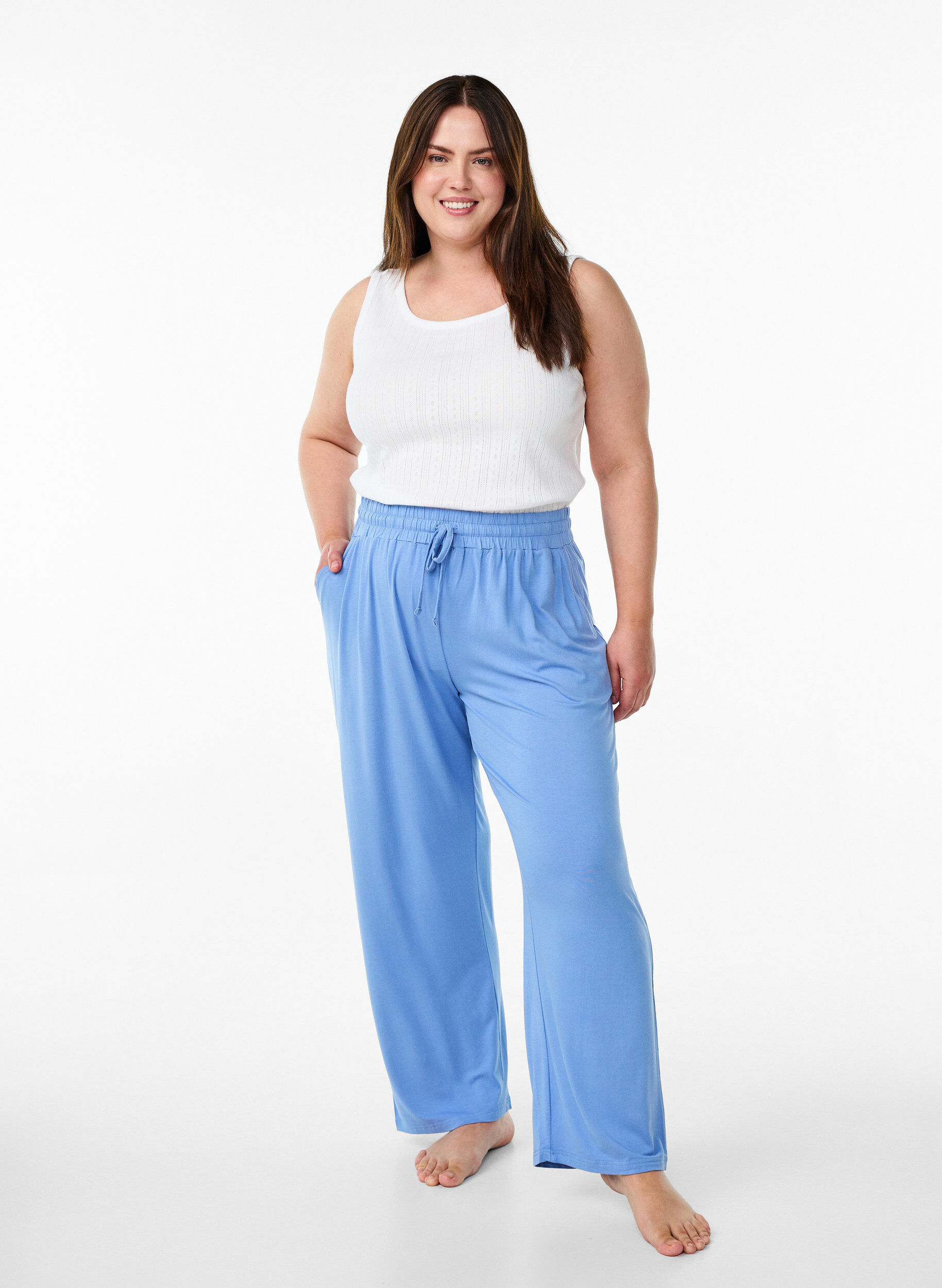 Zizzi Pantalon de nuit ample en jersey de viscose avec poches, Bleu, Model image number 0