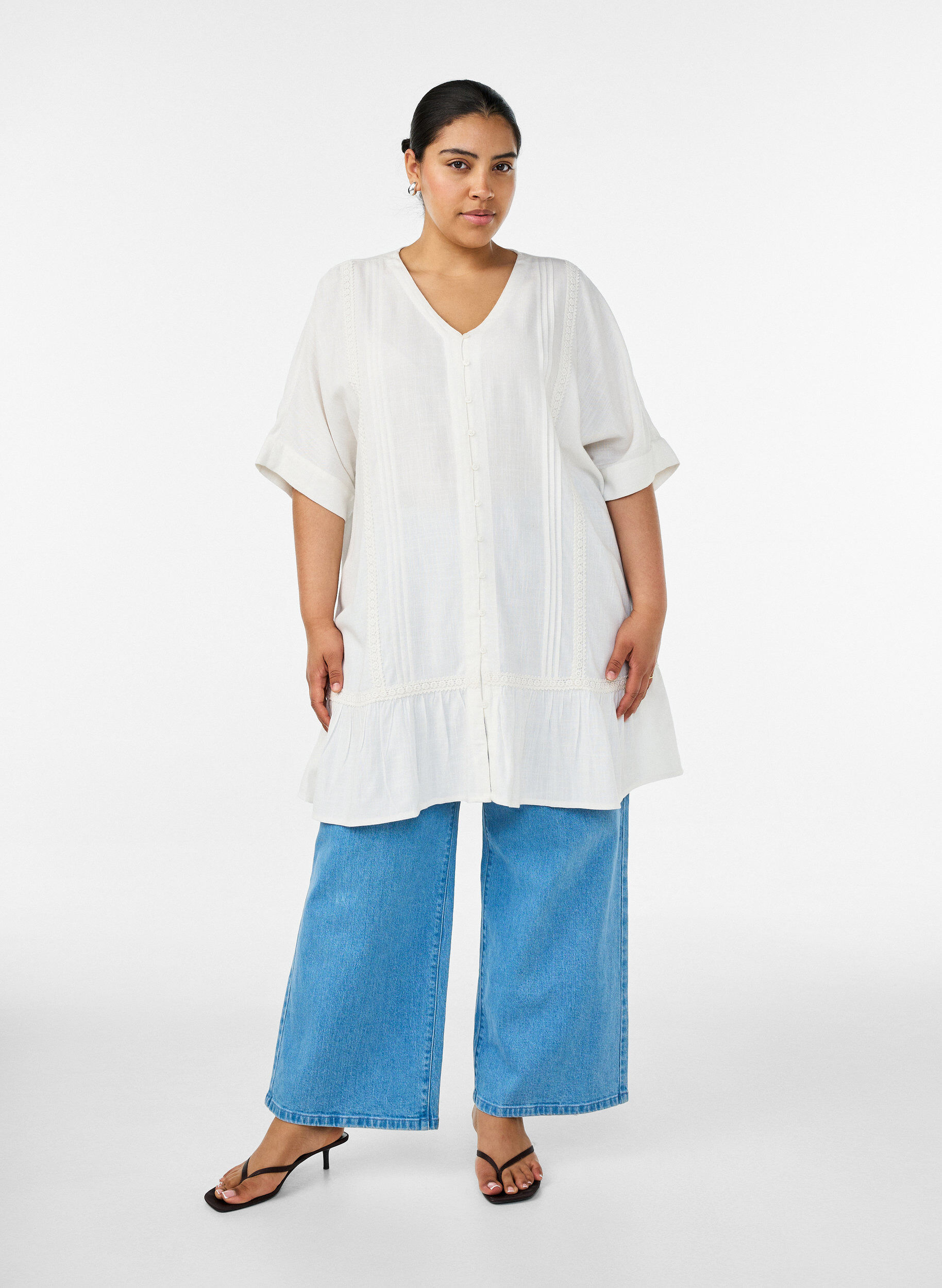 ZizziTunique en viscose avec boutons et ourlet &agrave; volants, Vanille, Model image number 1