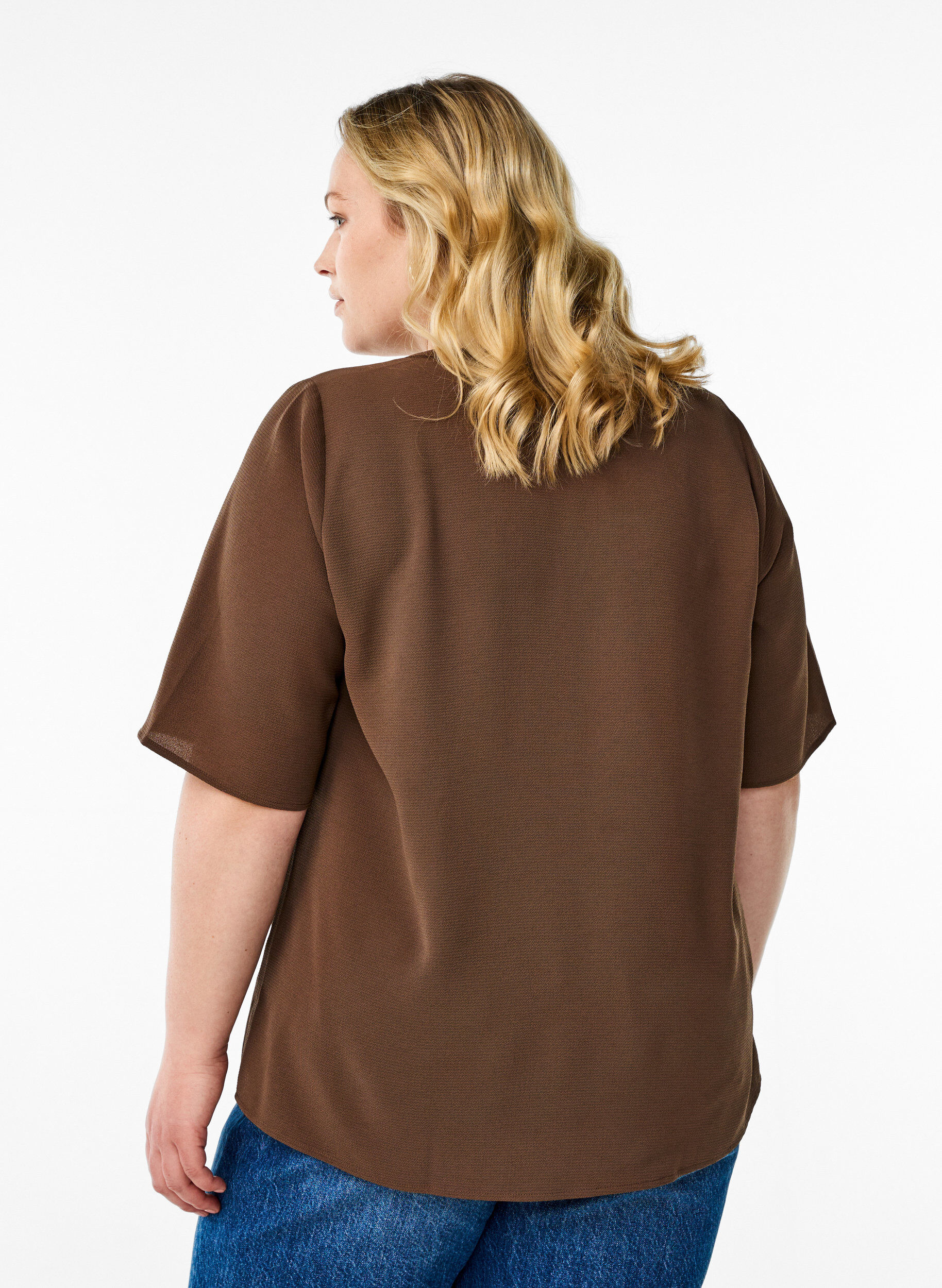 Zizzi Kurz&auml;rmlige Bluse mit V-Ausschnitt, Braun, Model image number 2