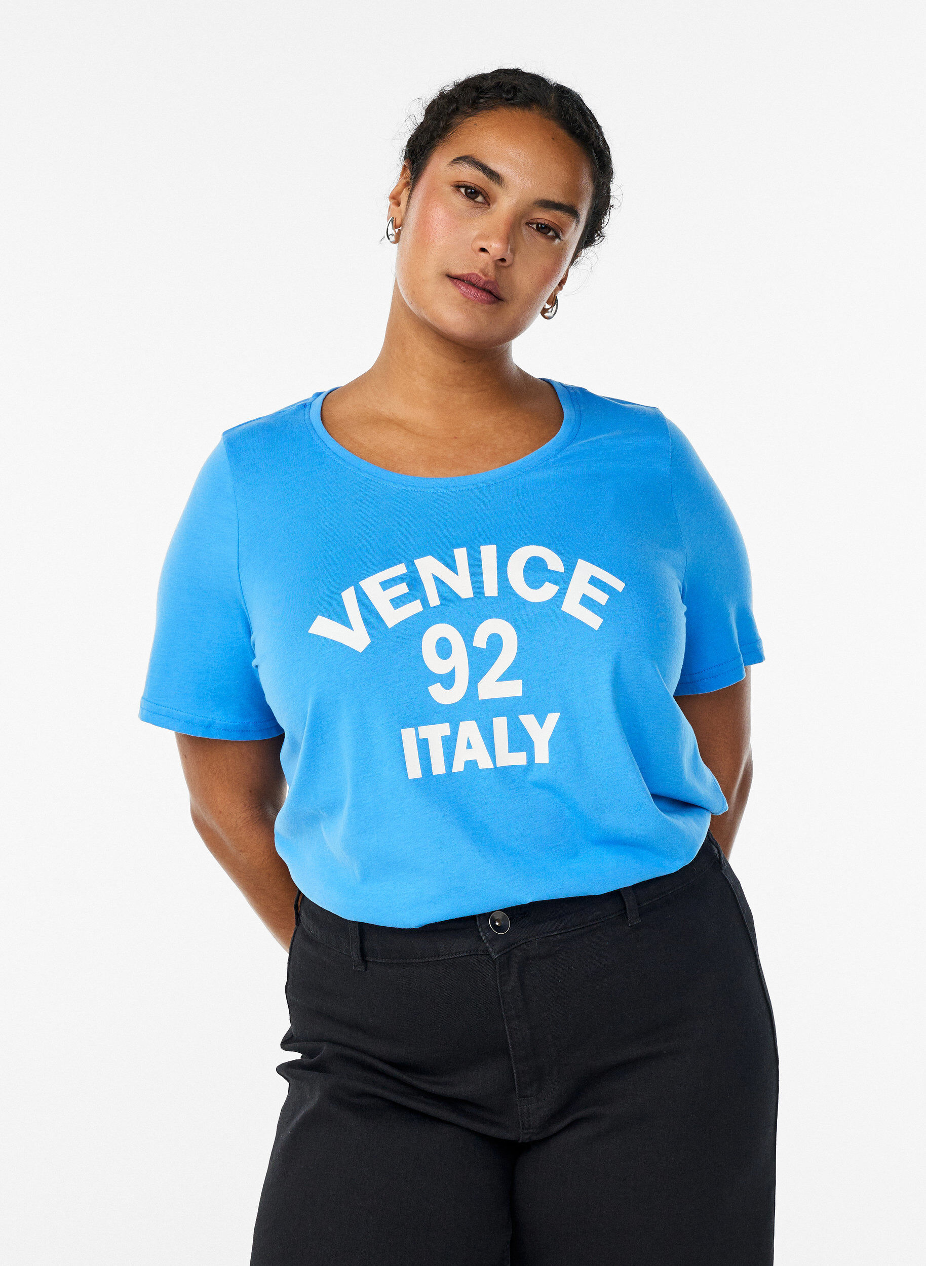 Zizzi FLASH - T-Shirt mit Print, Blau, Model image number 0