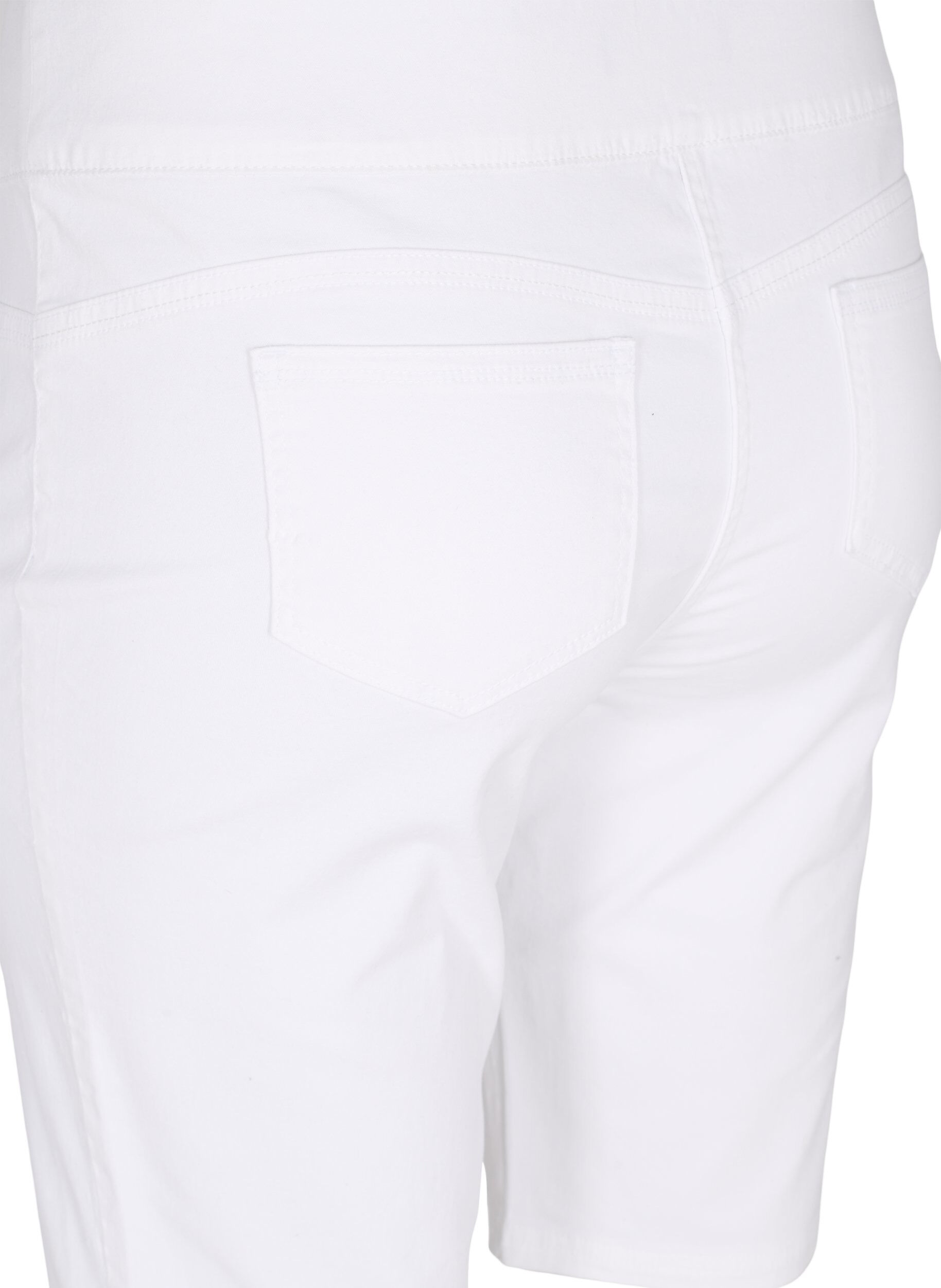 Zizzi Short moulant avec poches arri&egrave;re, White, Packshot image number 3