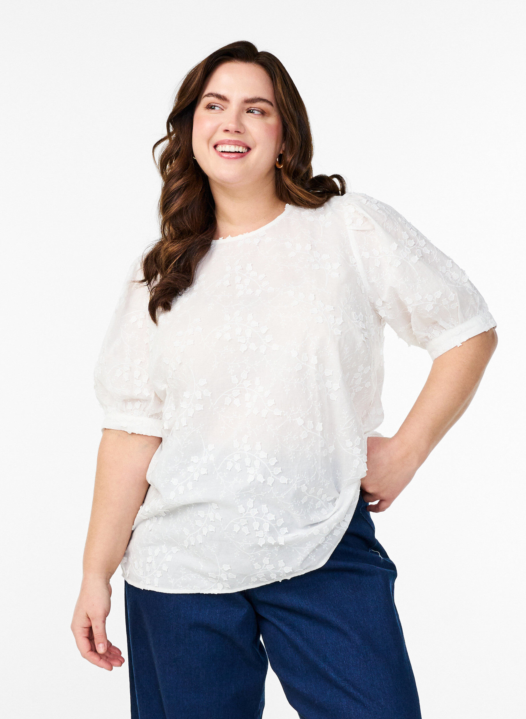 Bluse mit kurzen &Auml;rmeln, Stickerei und Rundhalsausschnitt, Wei&szlig;, Model
