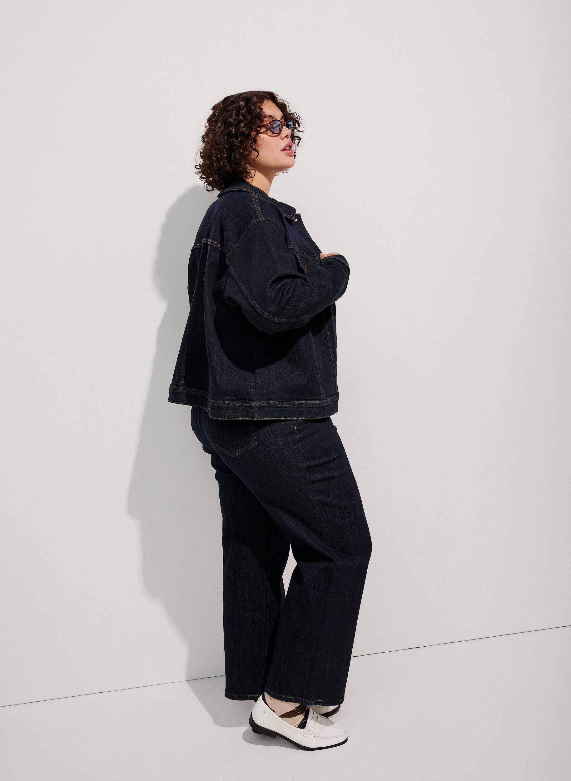 Klassische Jeansjacke mit Kontrastn&auml;hten