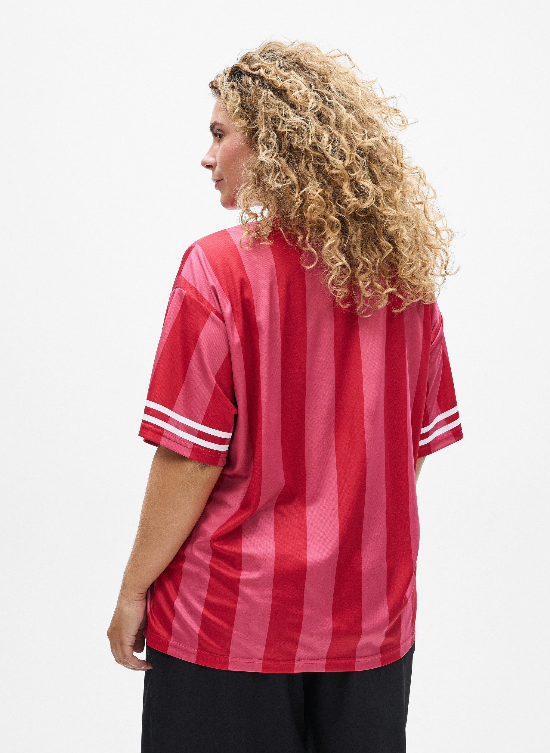 Zizzi Sportliches T-Shirt mit Karomuster und Textaufdruck, Rot, Model image number 2
