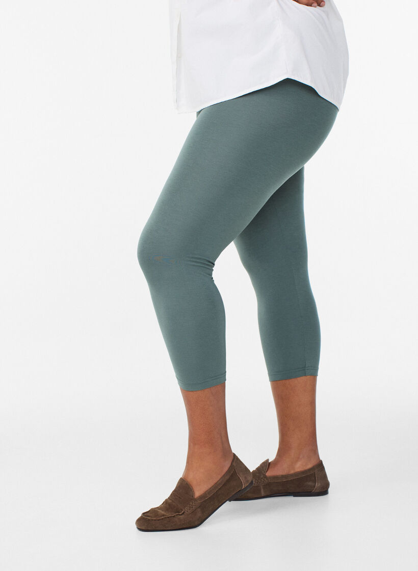 Basic 3/4-Leggings aus Viskose, Gr&uuml;n, Model image number 0