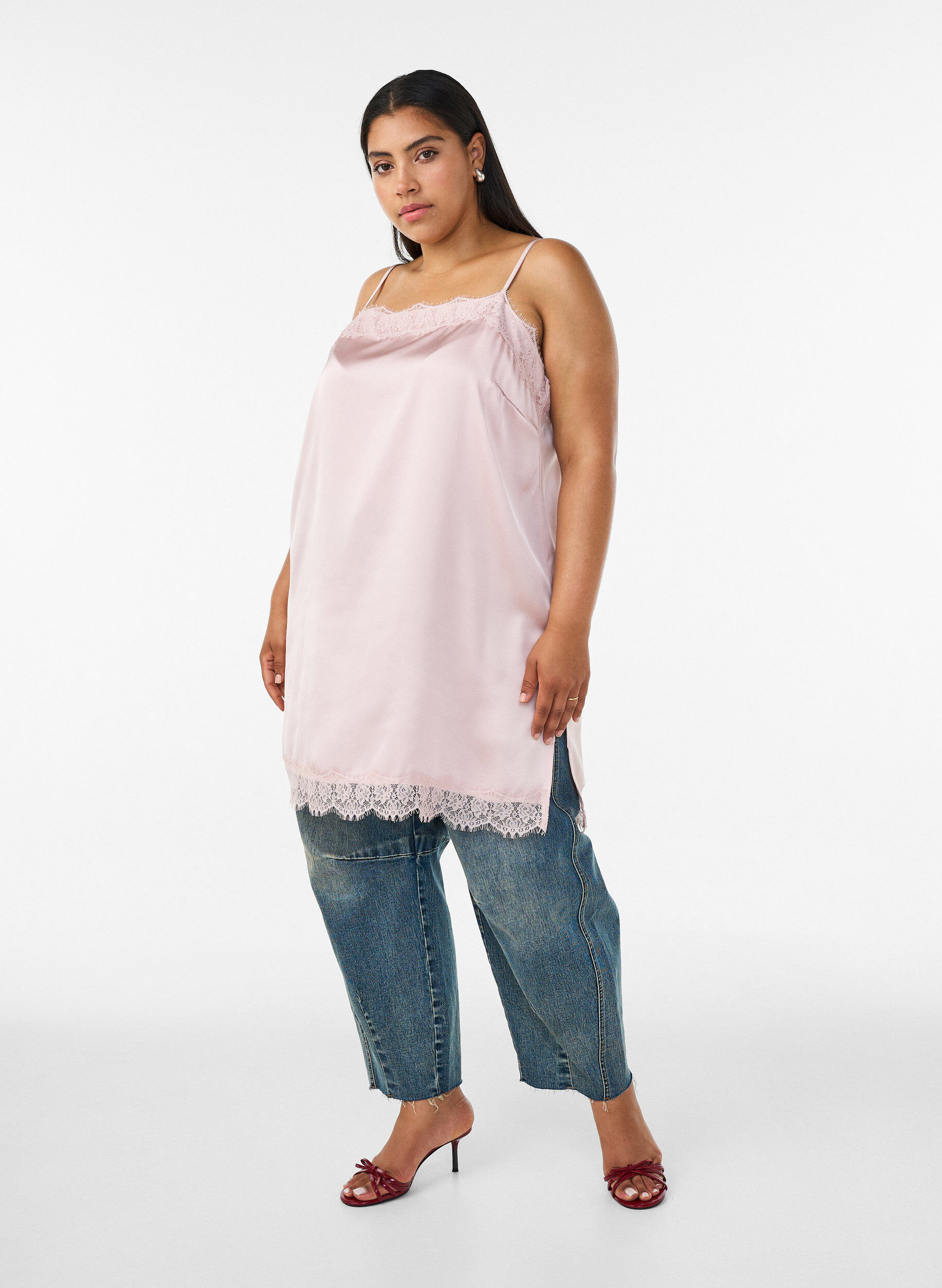 ZizziHaut long en satin bord&eacute; de dentelle, Rose poudr&eacute;e, Model image number 3