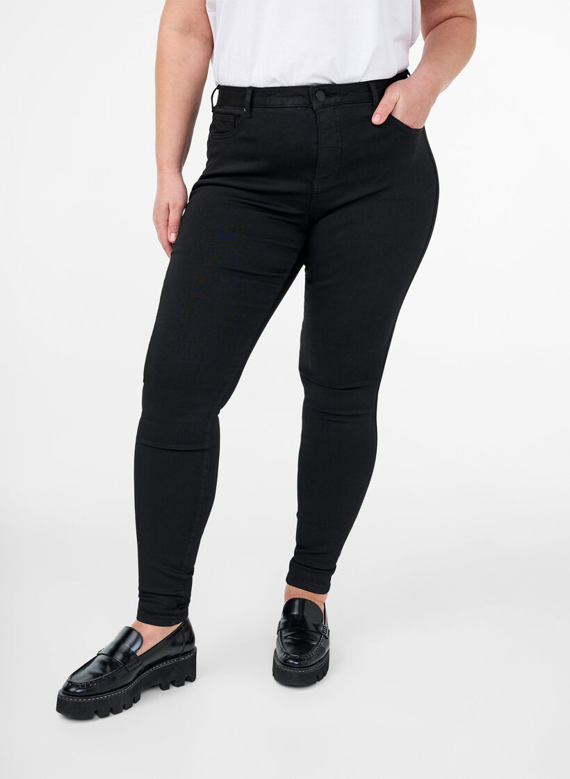 Stay Black Amy Jeans mit hoher Taille, Schwarz, Model image number 2