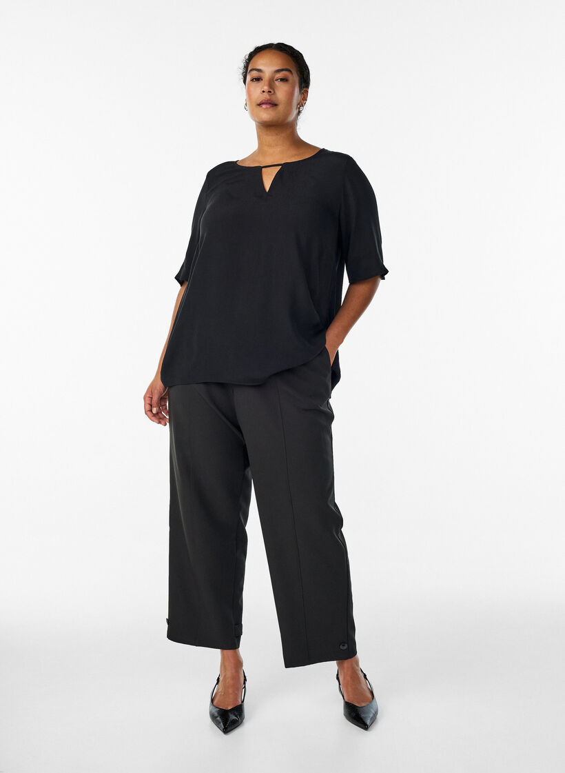 Kurz&auml;rmelige Bluse aus Viskose, Schwarz, Model image number 1