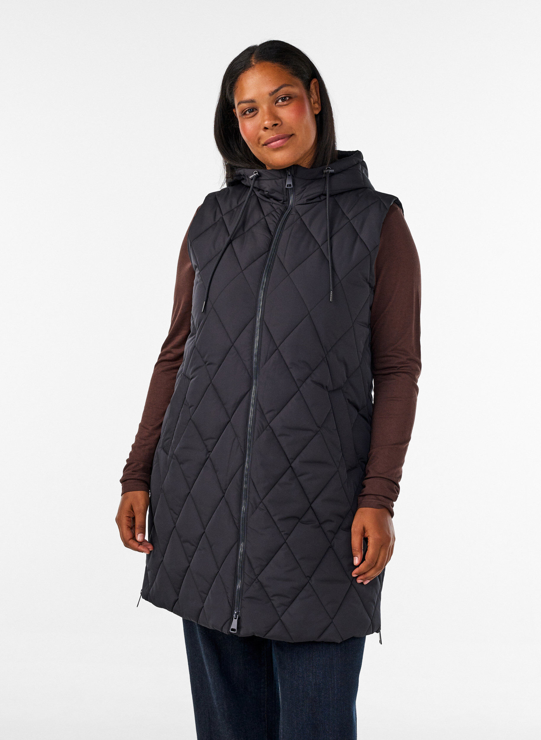 Gilet matelass&eacute; mi-long &agrave; capuche, Noir, Model