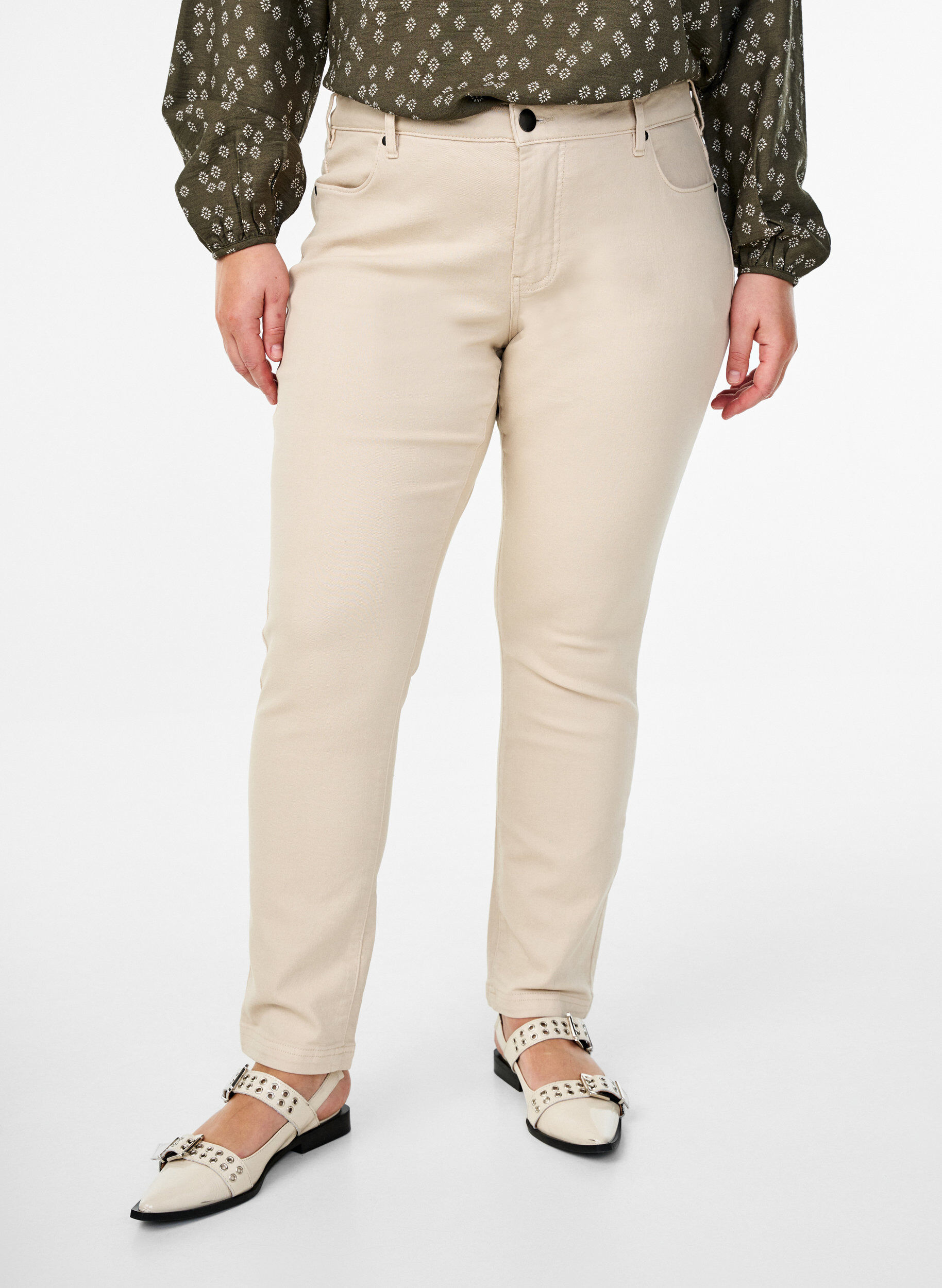 Zizzi Slim-Fit-Emily-Jeans mit normaler Taille, Beige, Model image number 2