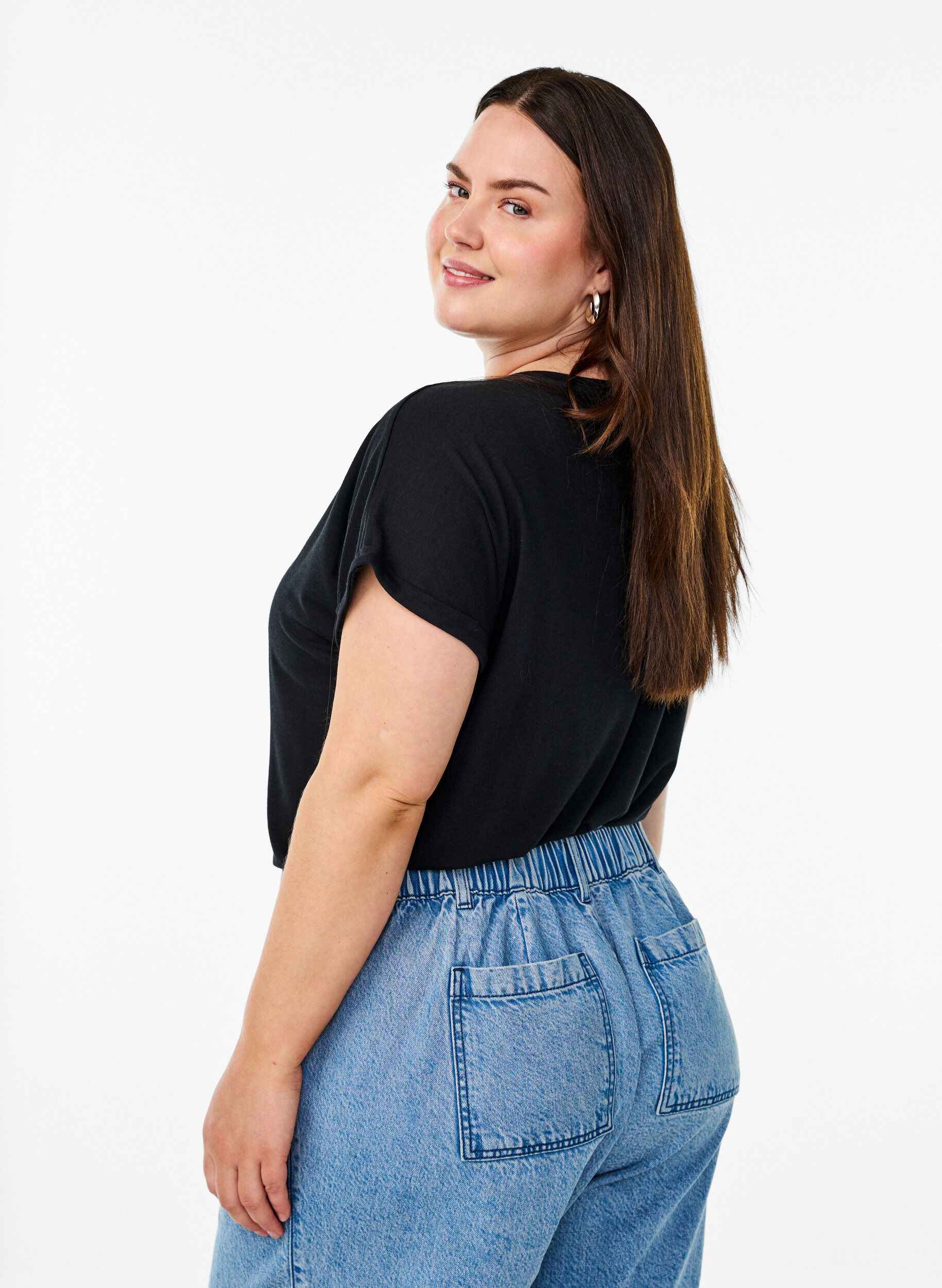 Zizzi T-shirt ample &agrave; col rond, Noir, Model image number 2