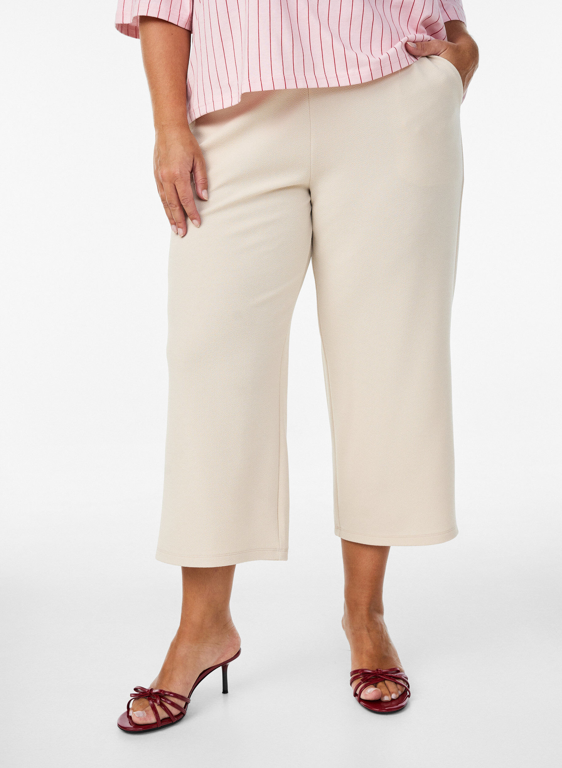 Zizzi 7/8 Hose mit lockerer Passform, Beige, Model image number 2
