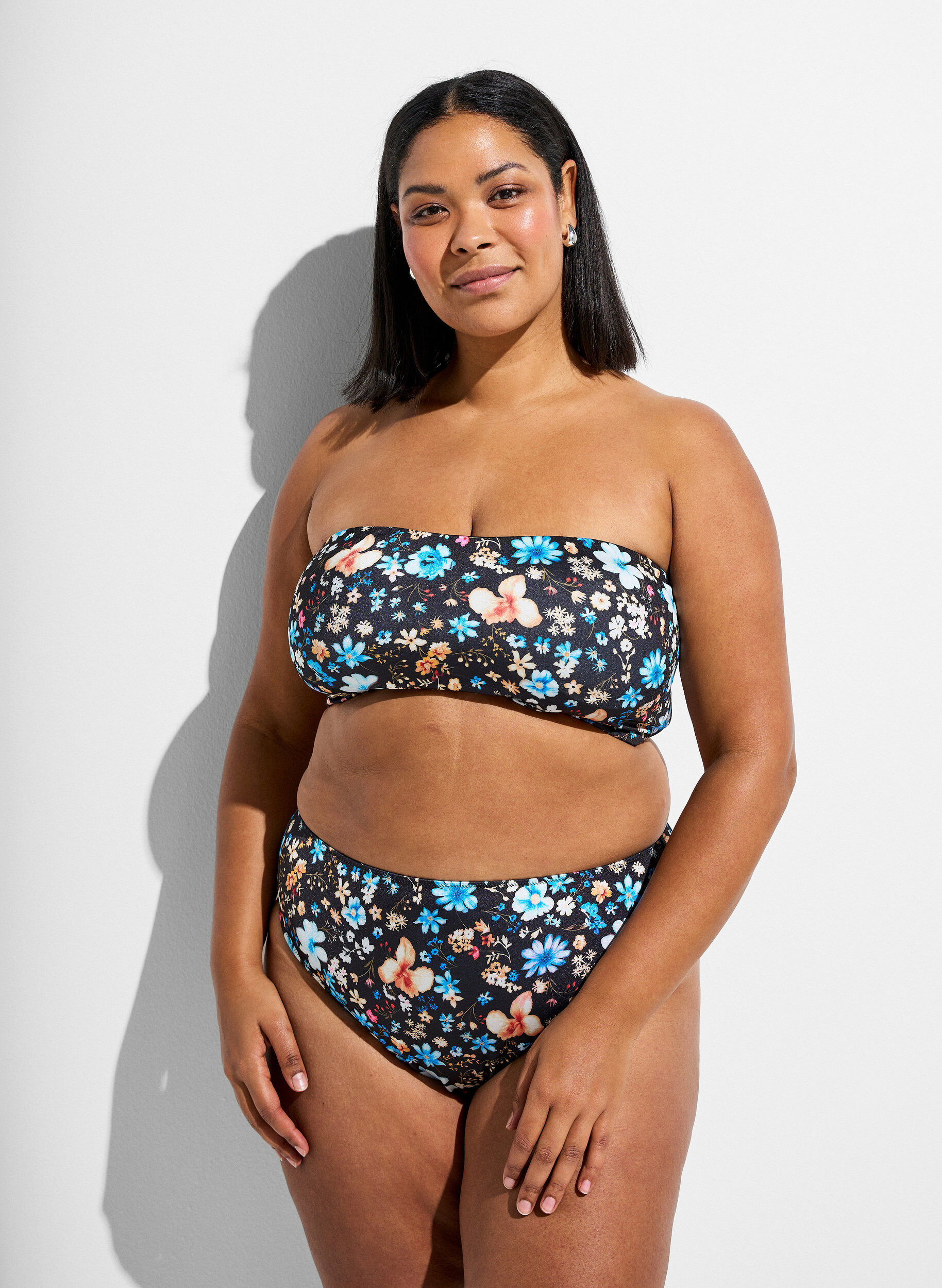 Zizzi Culotte de bikini br&eacute;silienne &agrave; imprim&eacute; floral, Bleu, Model image number 0